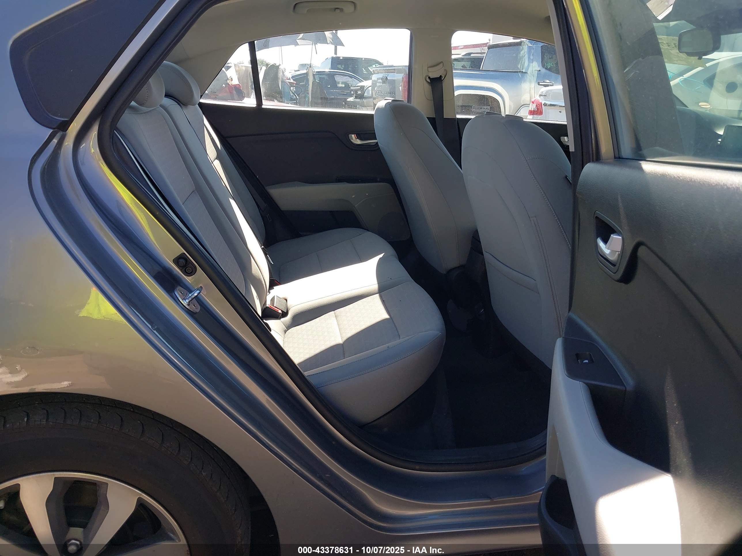 KIA RIO image 8