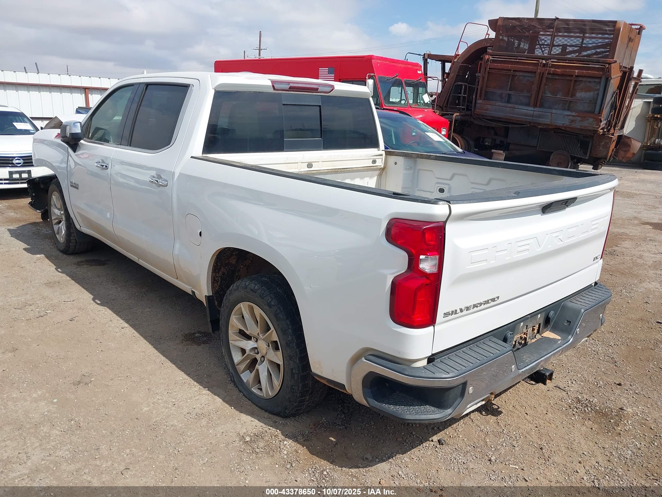 CHEVROLET SILVERADO image 3