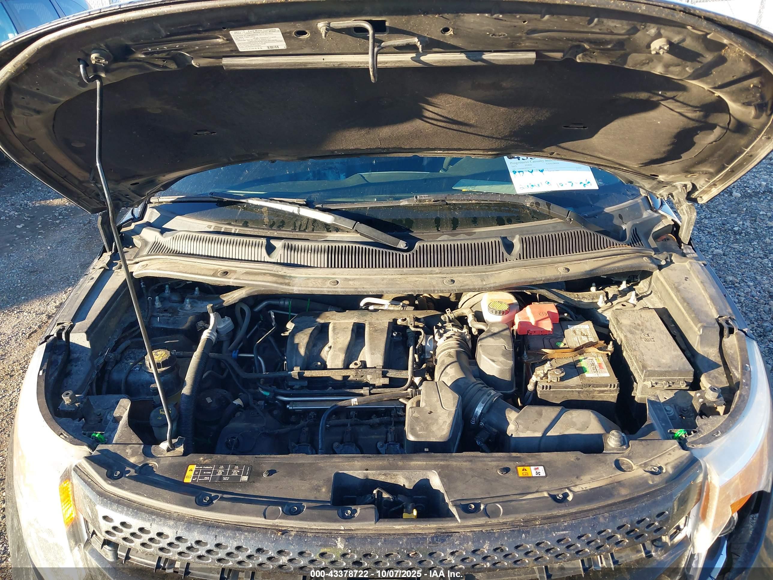FORD EXPLORER image 10