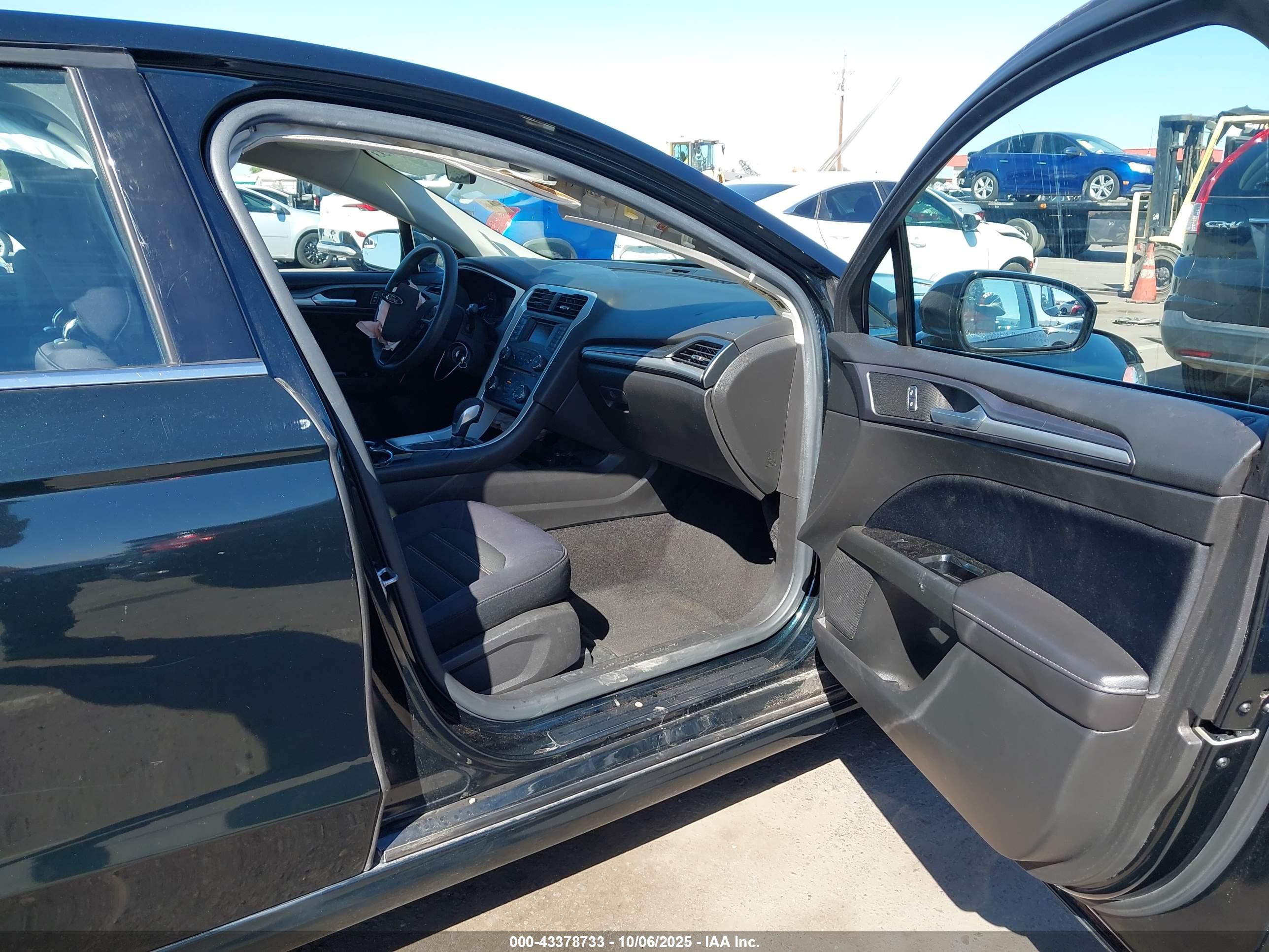 FORD FUSION image 5