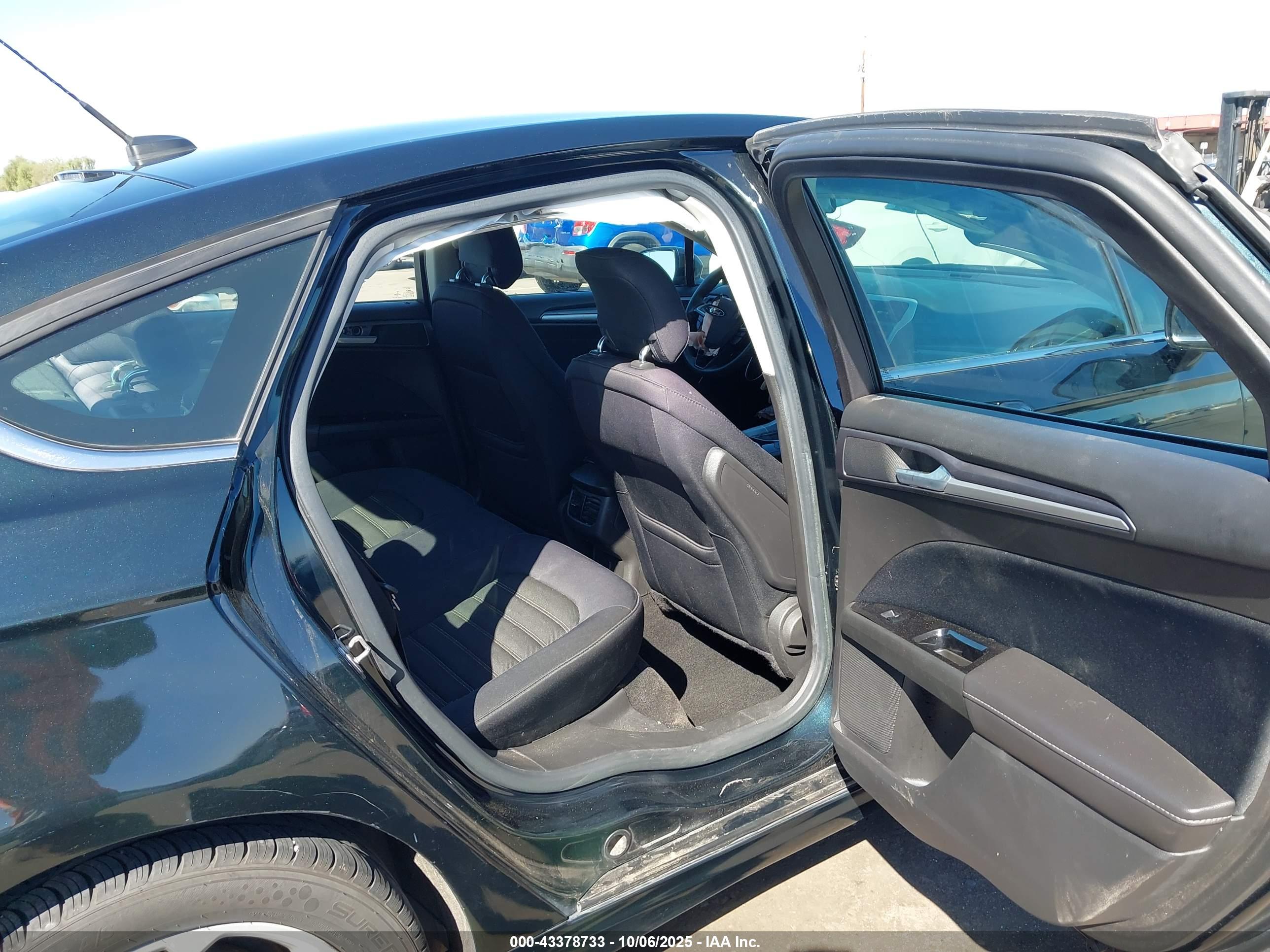 FORD FUSION image 8