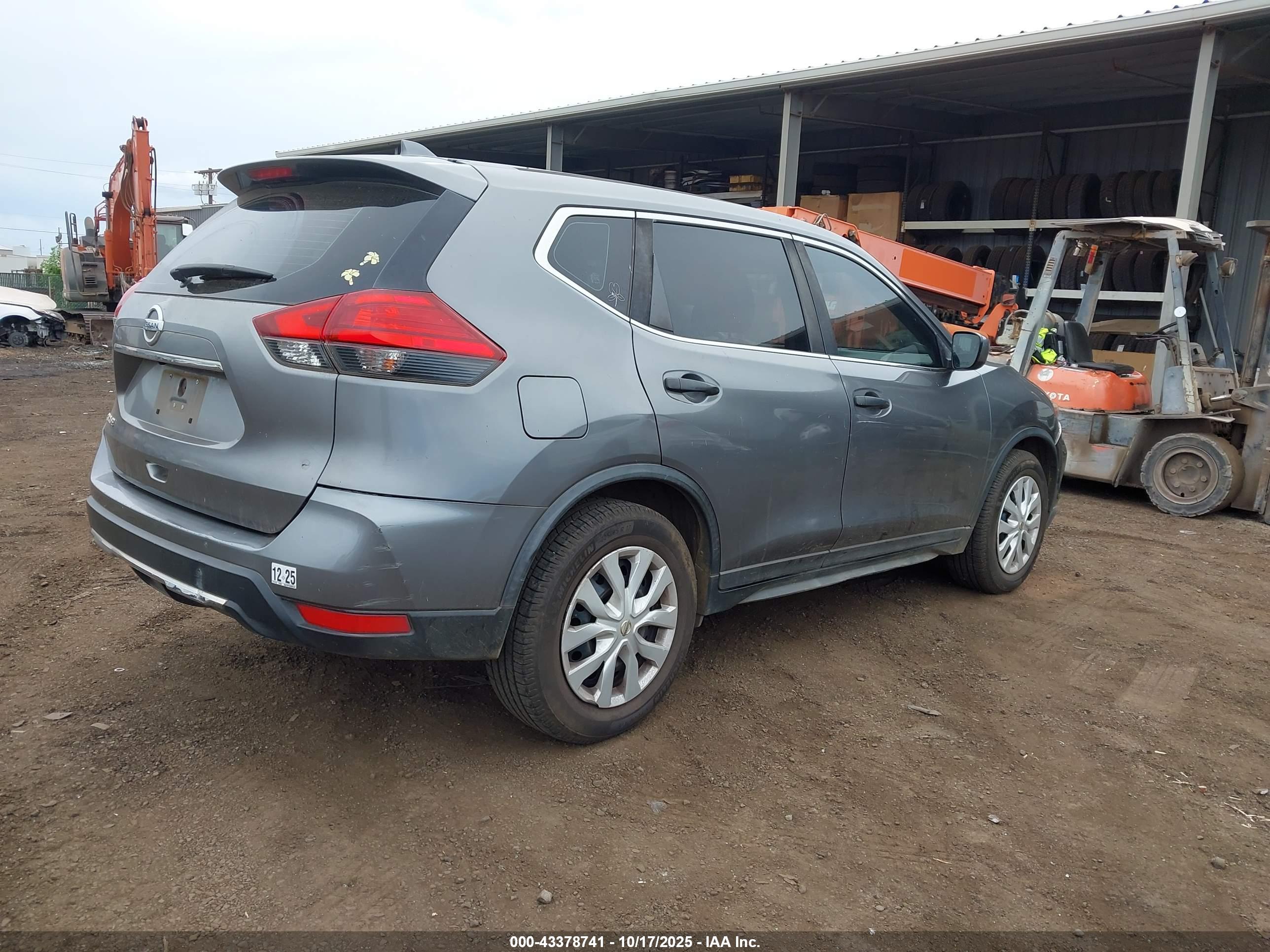 NISSAN ROGUE image 4