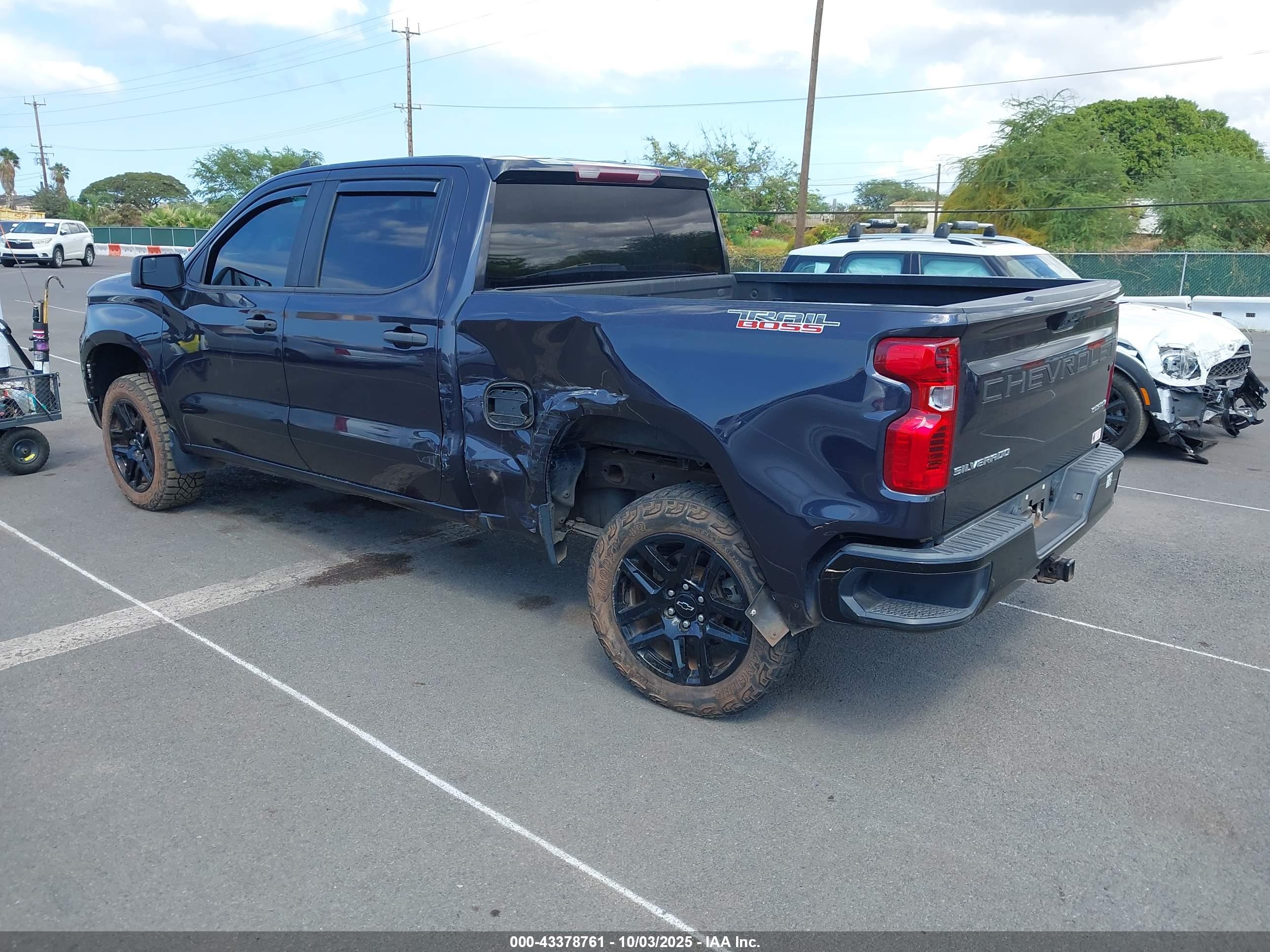 CHEVROLET SILVERADO image 3