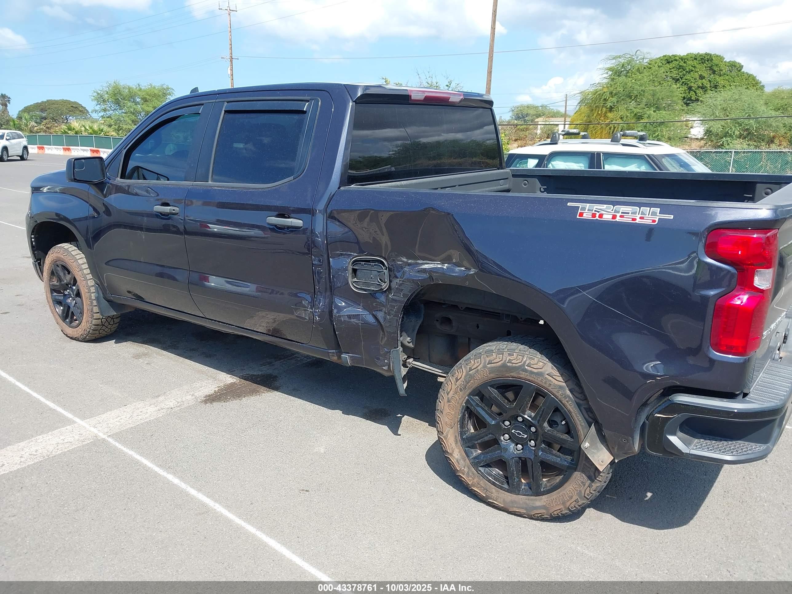 CHEVROLET SILVERADO image 6