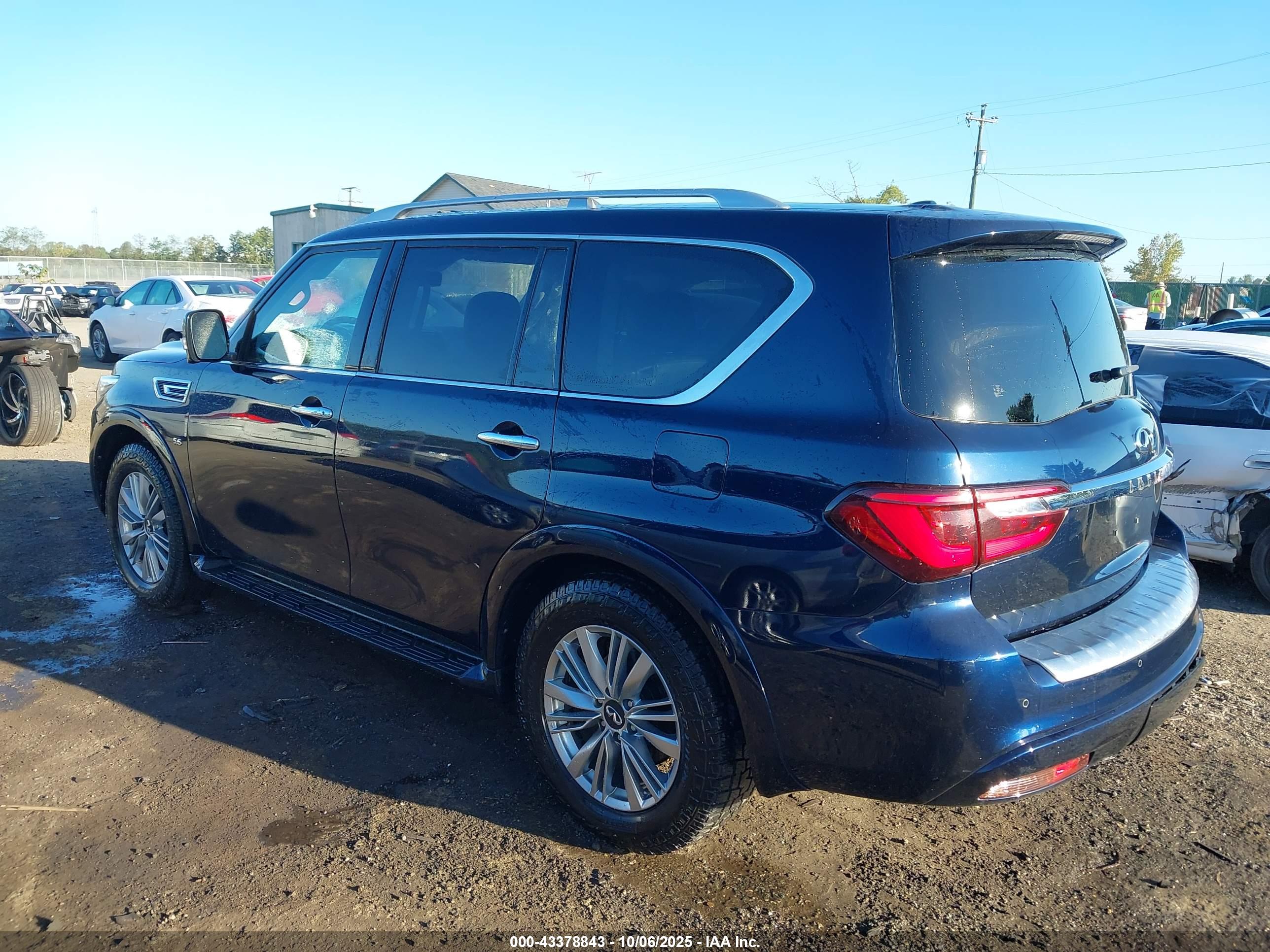 INFINITI QX80 image 3