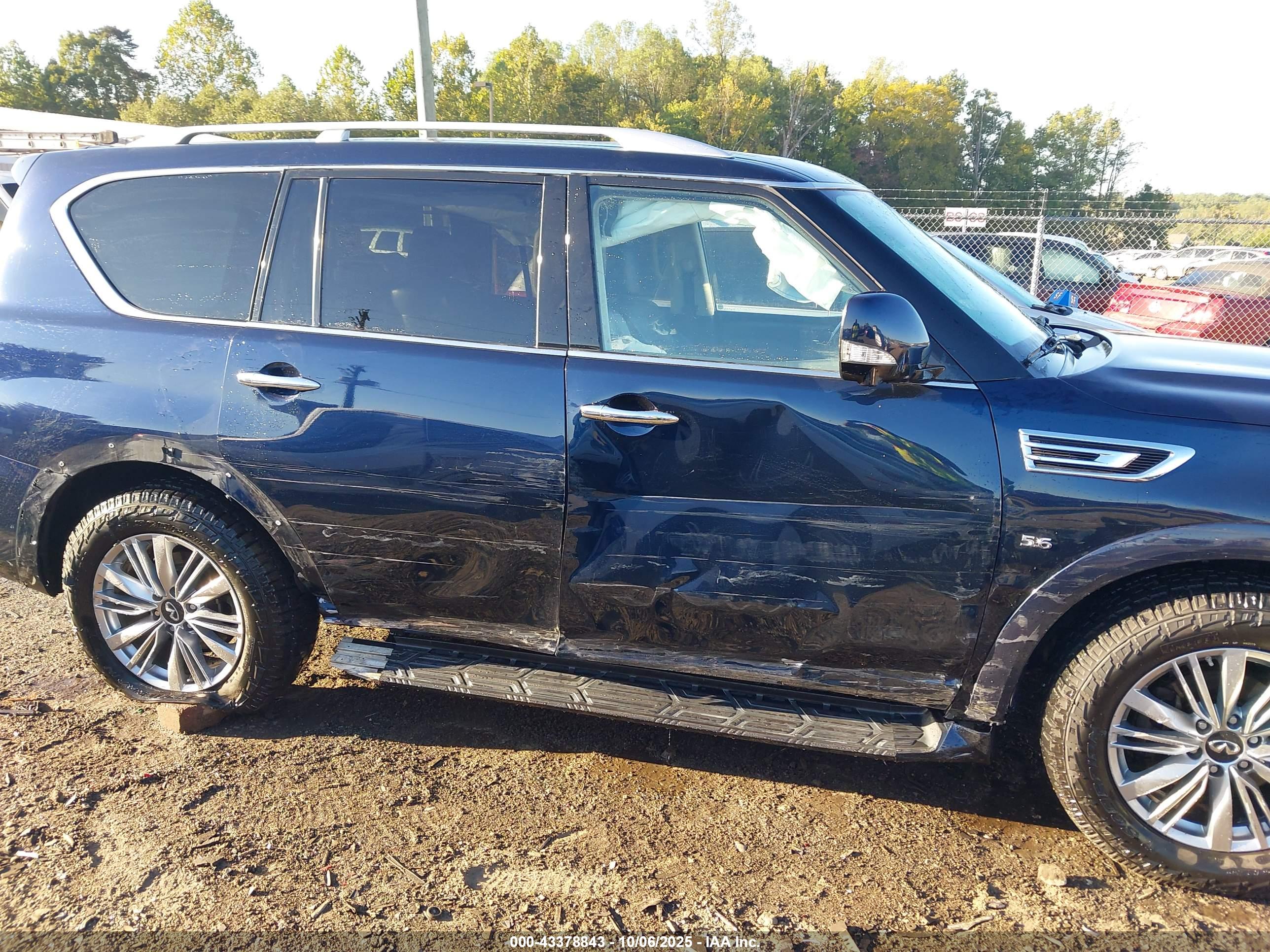 INFINITI QX80 image 6