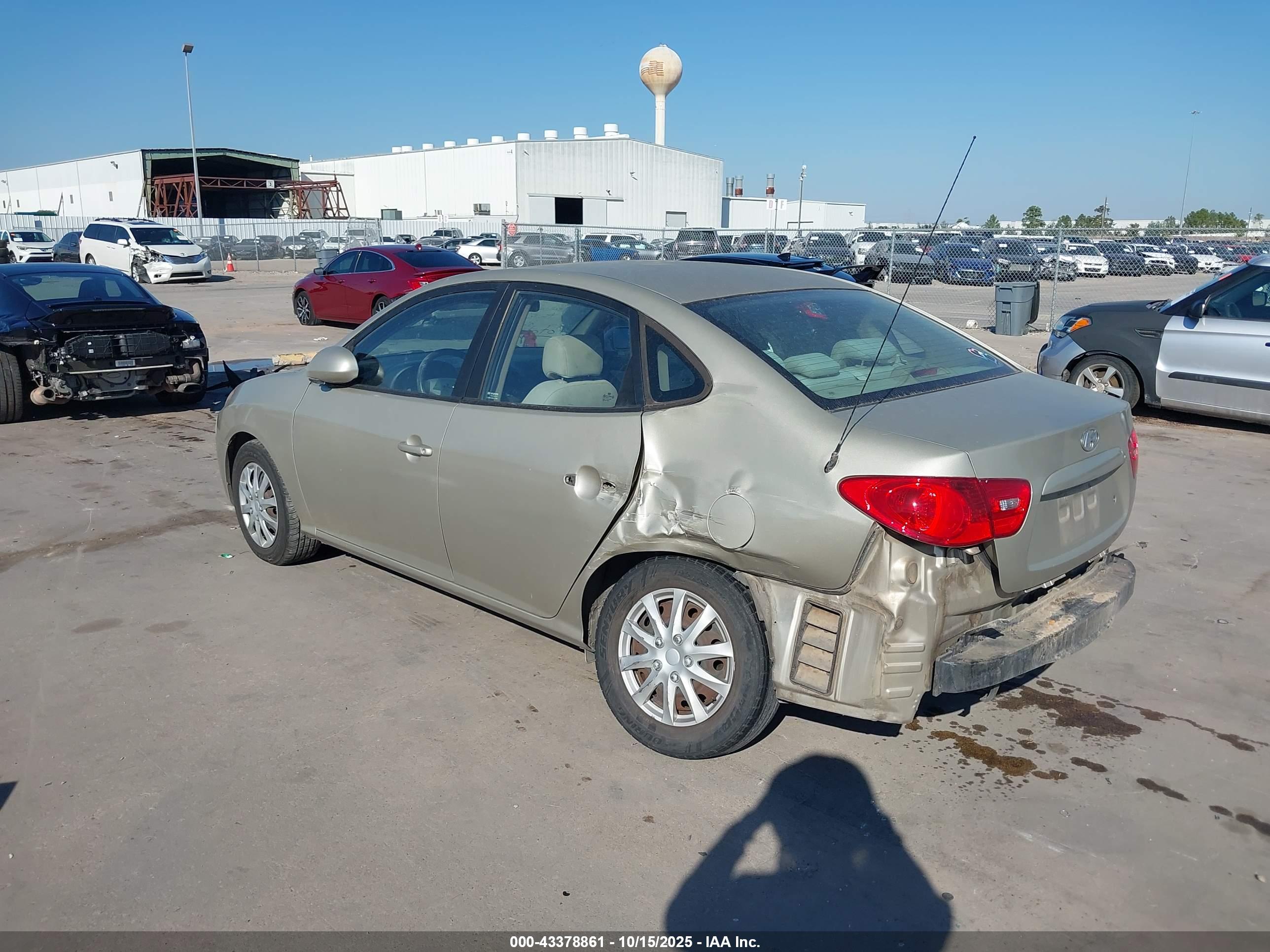 HYUNDAI ELANTRA image 3