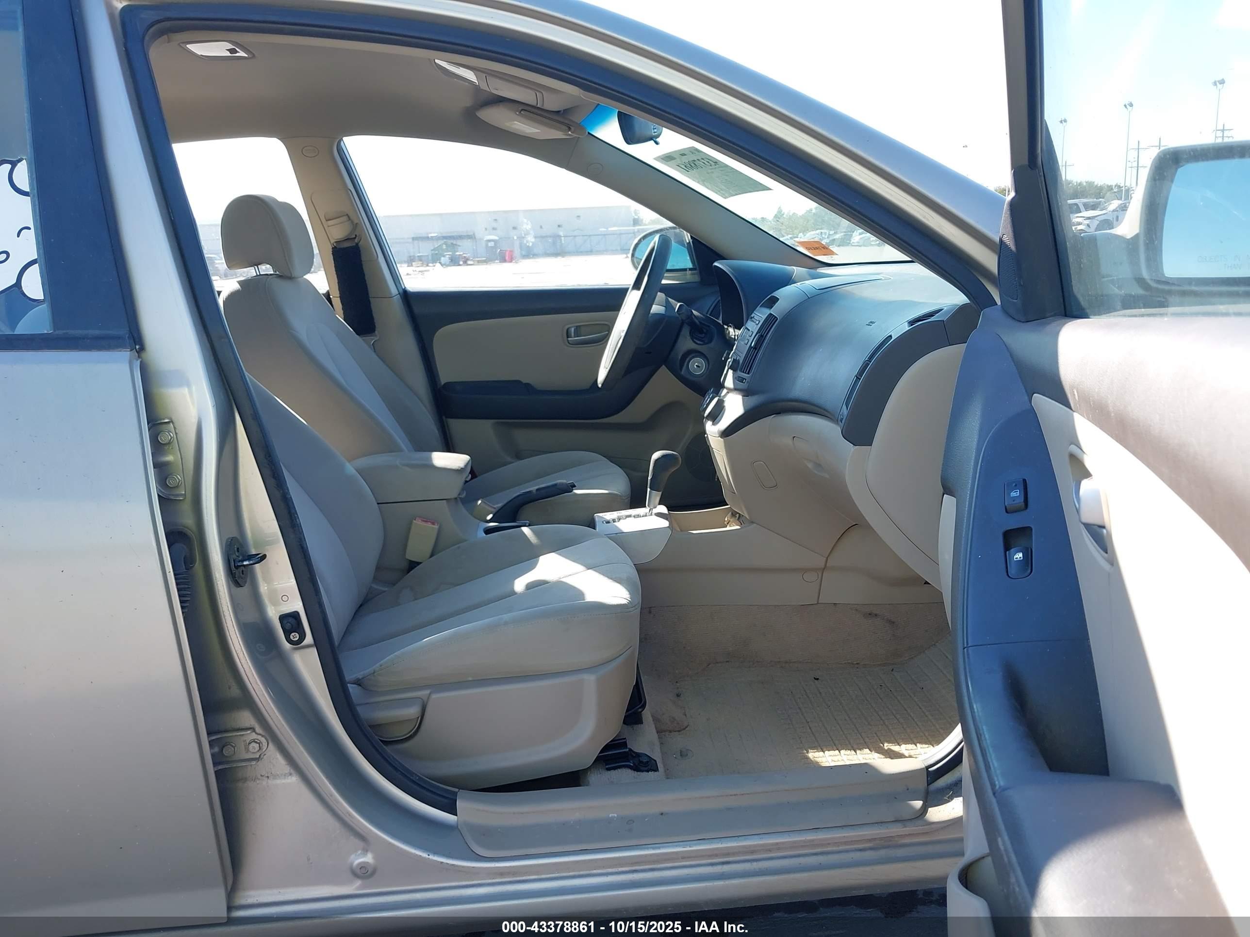 HYUNDAI ELANTRA image 5