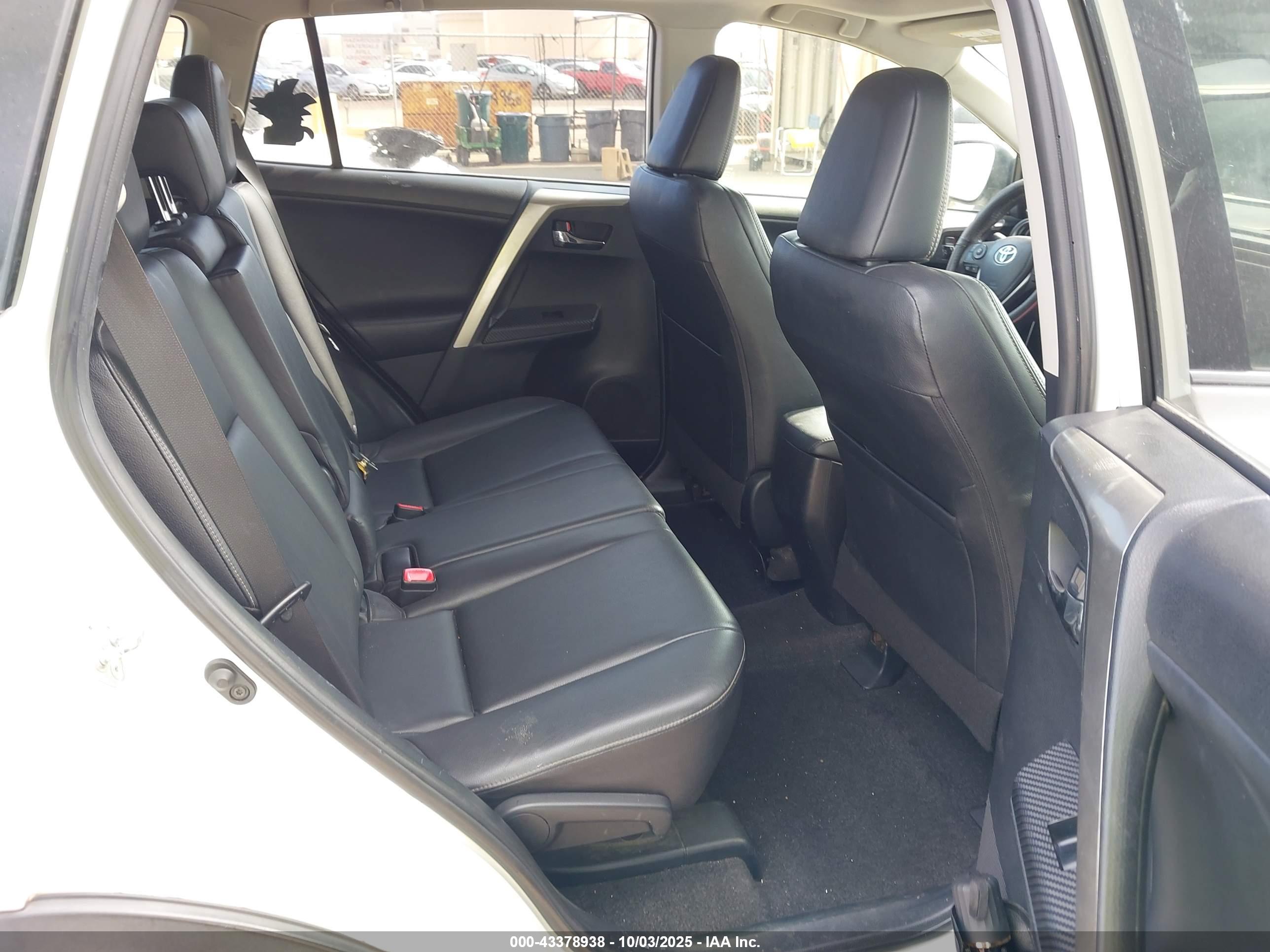 TOYOTA RAV4 image 8