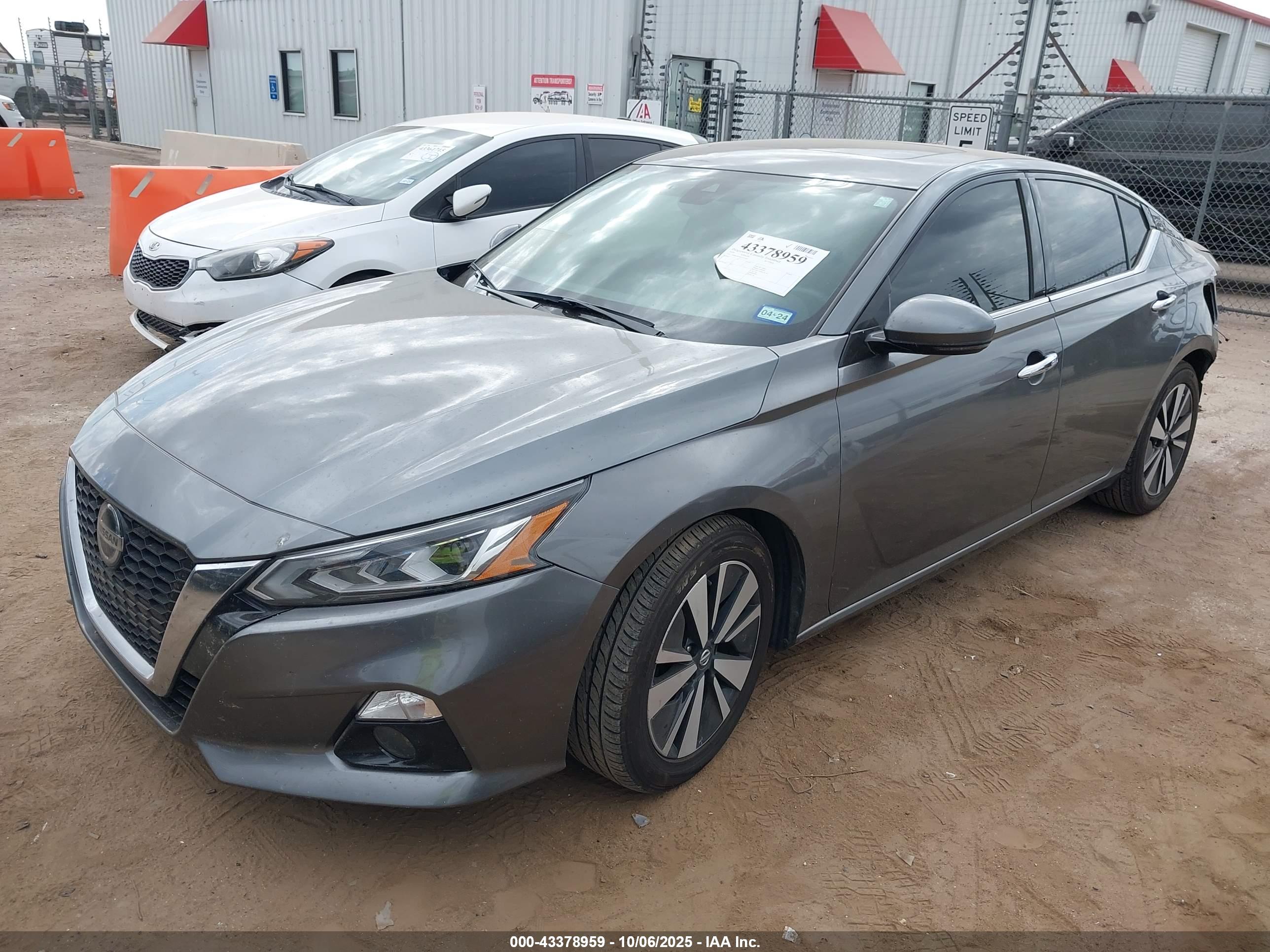 NISSAN ALTIMA image 2