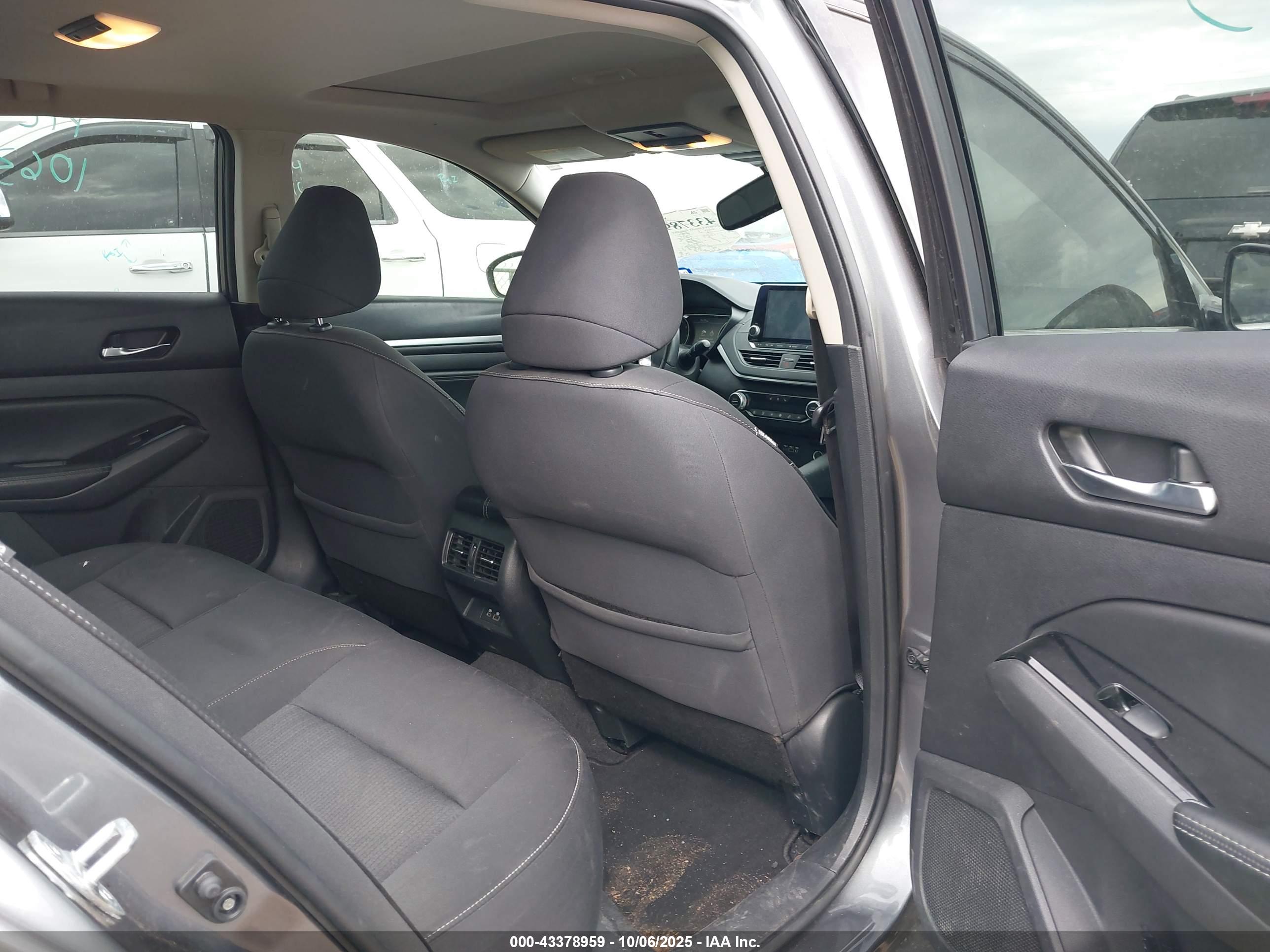 NISSAN ALTIMA image 8