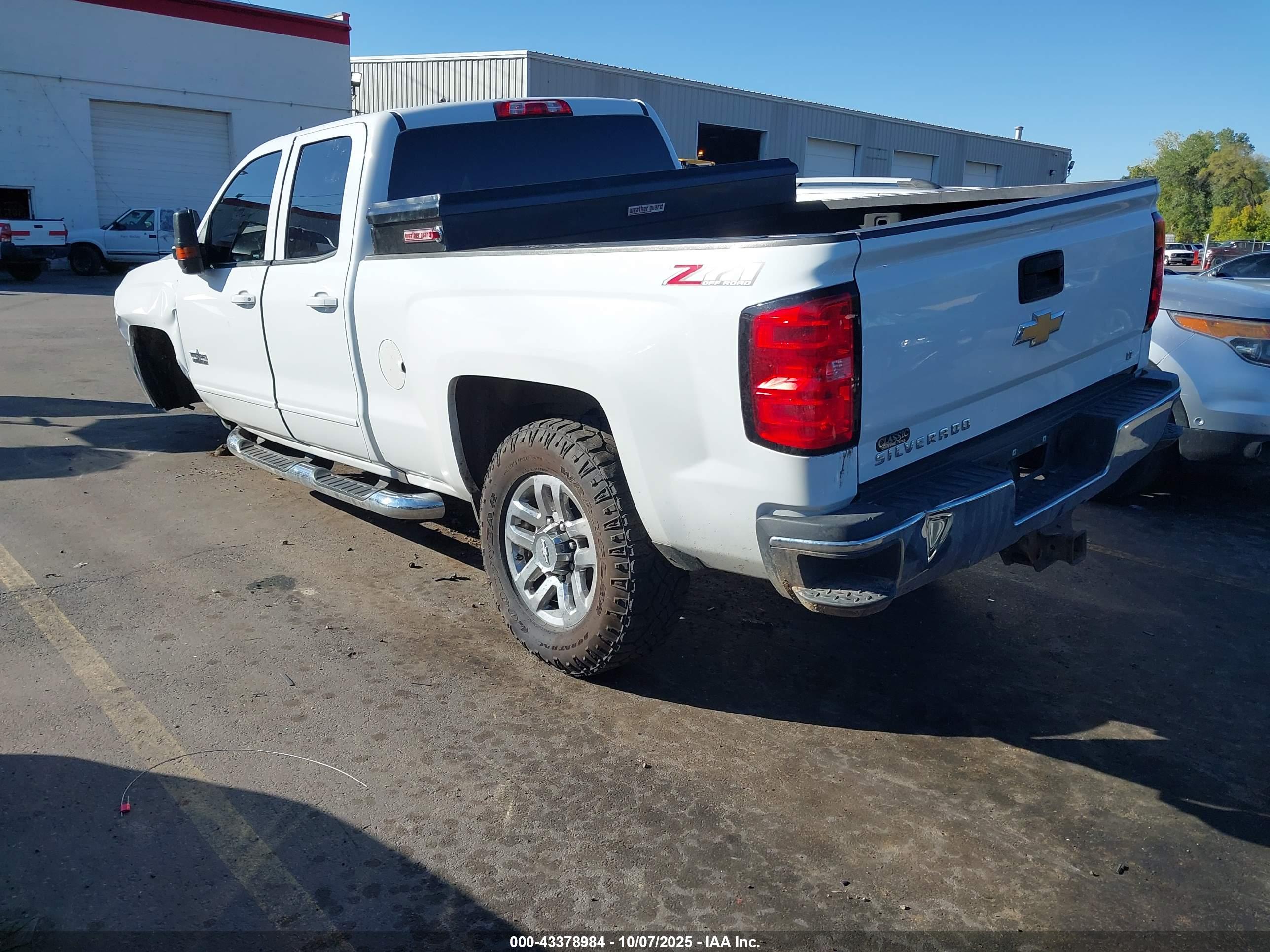 CHEVROLET SILVERADO image 3
