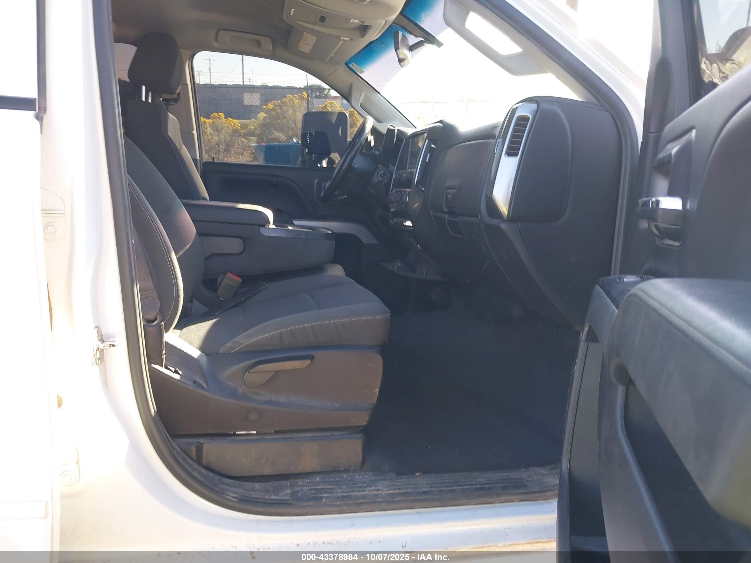 CHEVROLET SILVERADO image 5