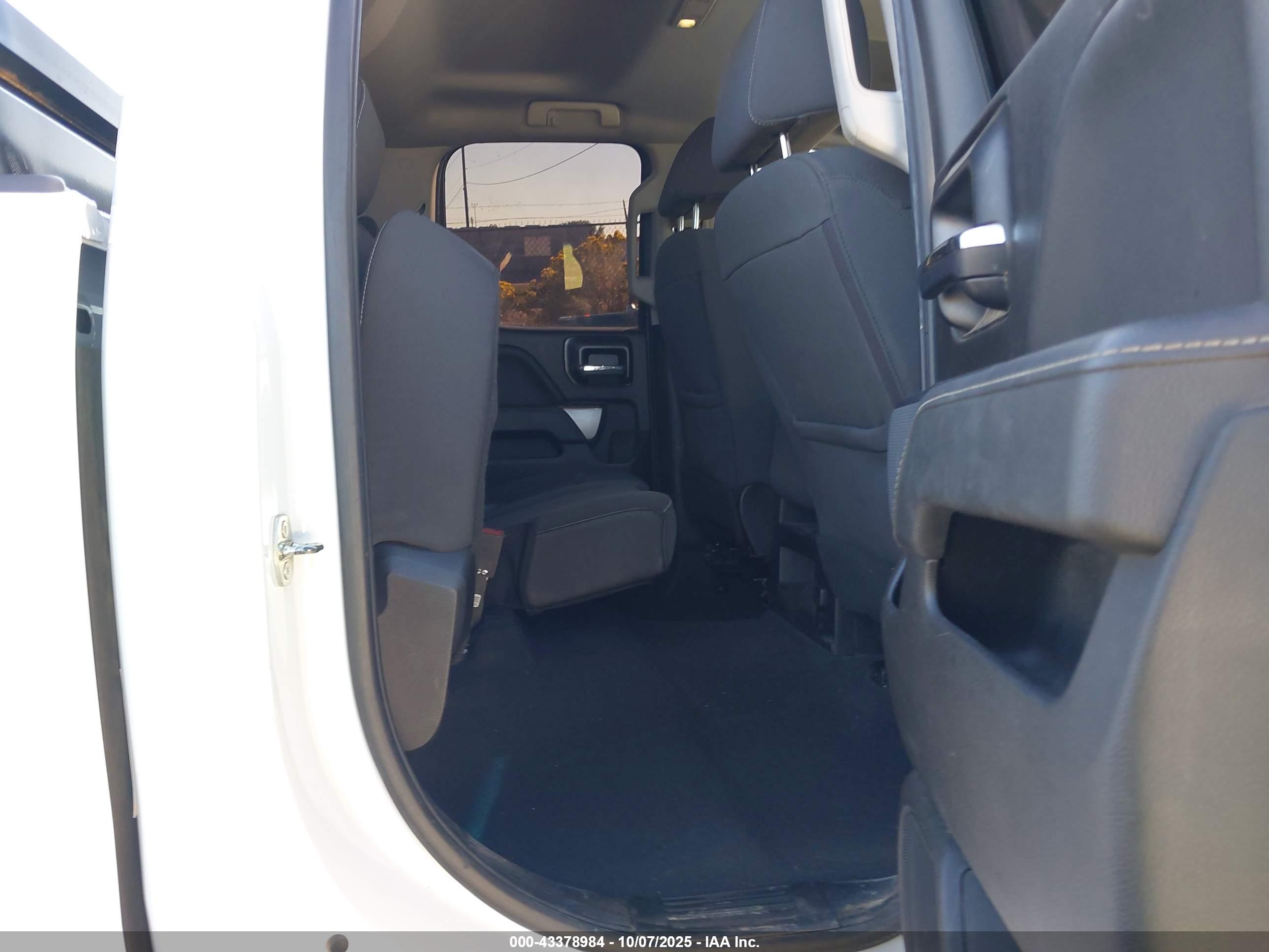 CHEVROLET SILVERADO image 8