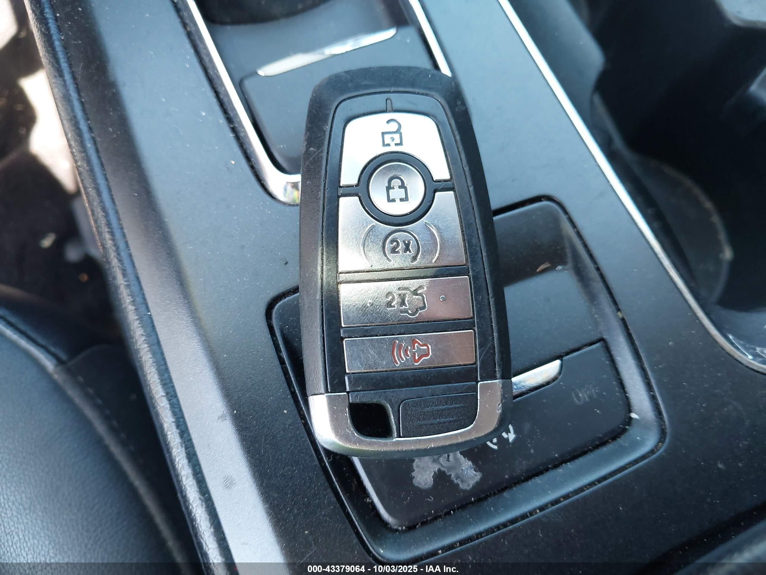 FORD FUSION image 11