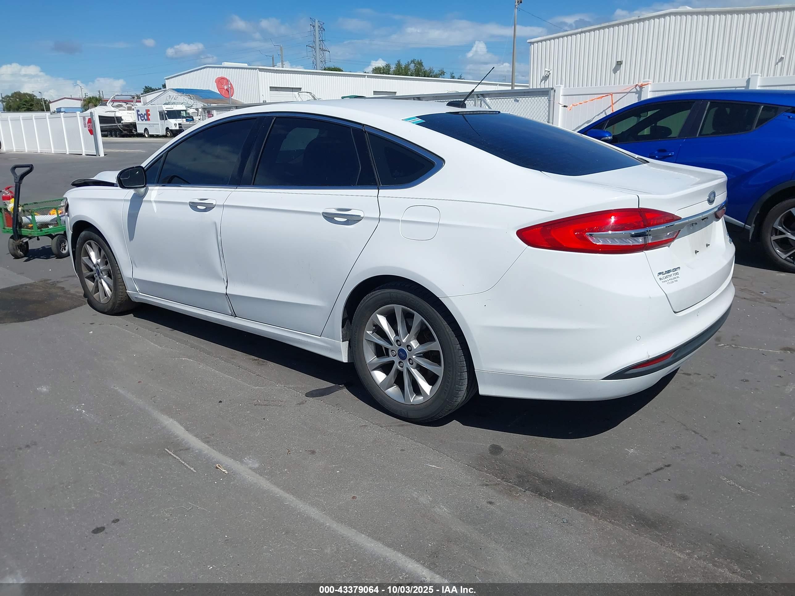 FORD FUSION image 3