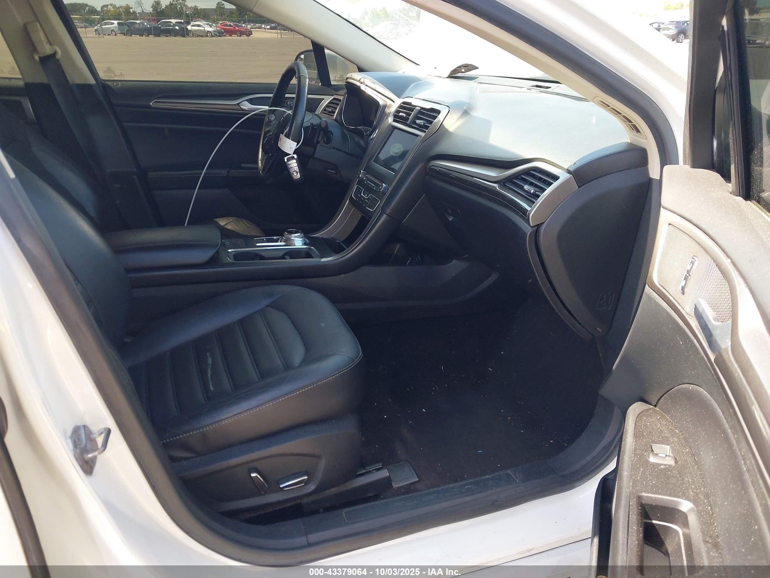 FORD FUSION image 5