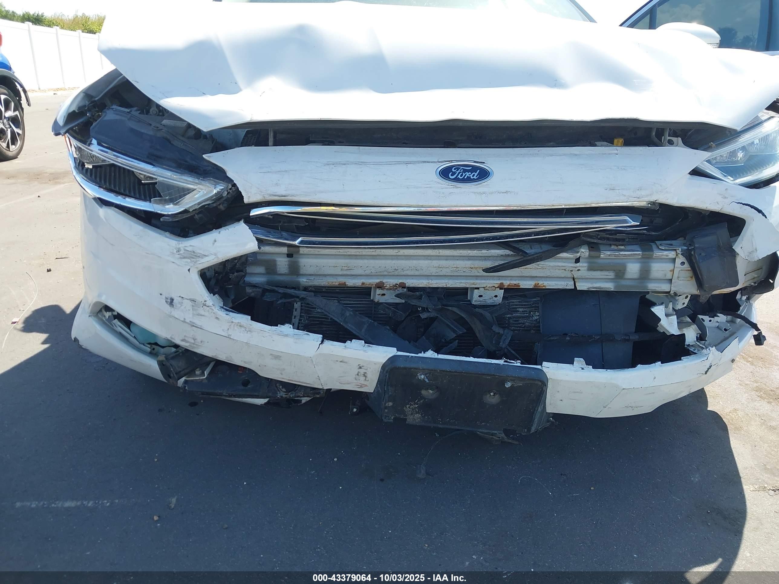 FORD FUSION image 6