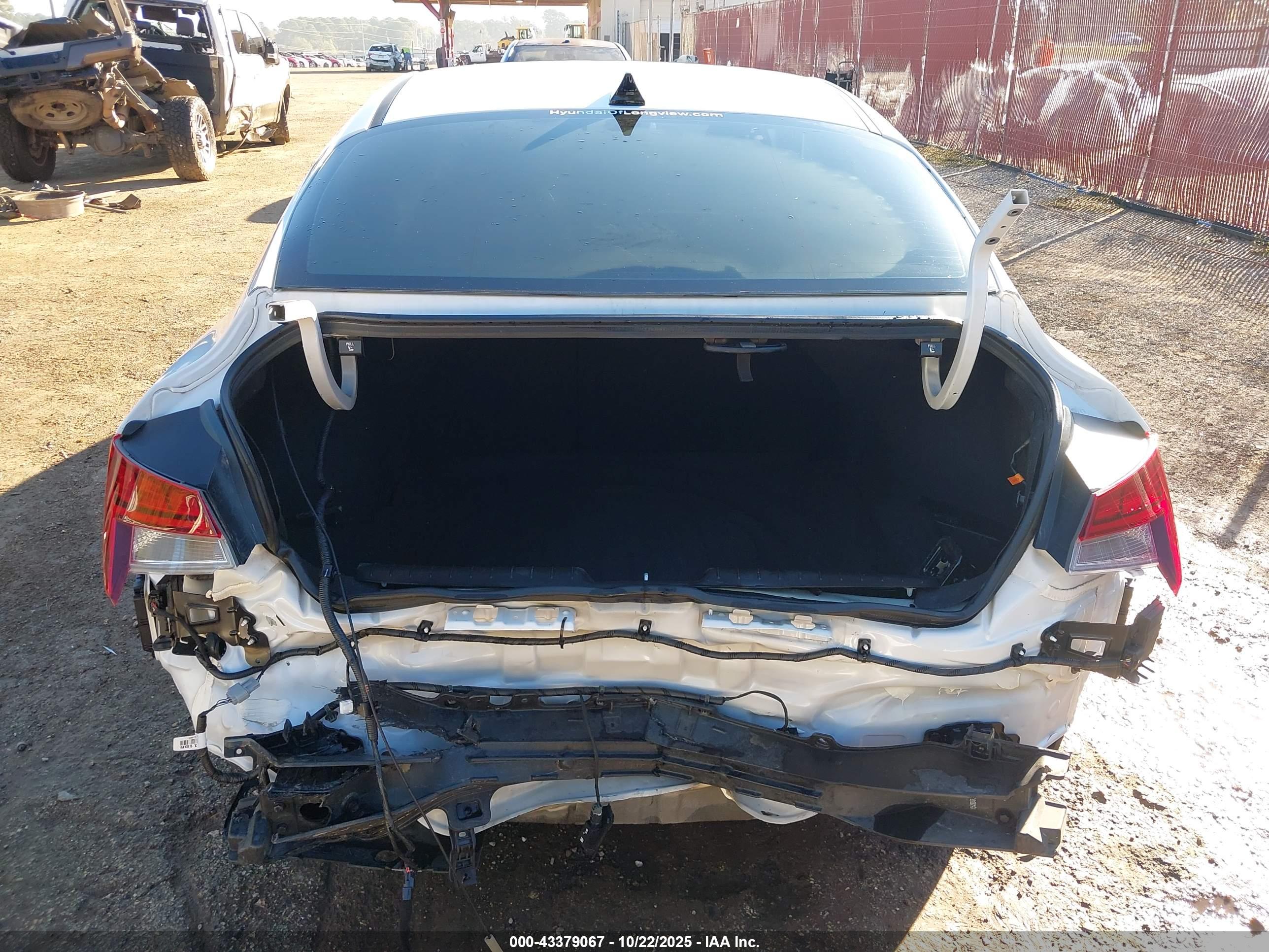 HYUNDAI ELANTRA image 6