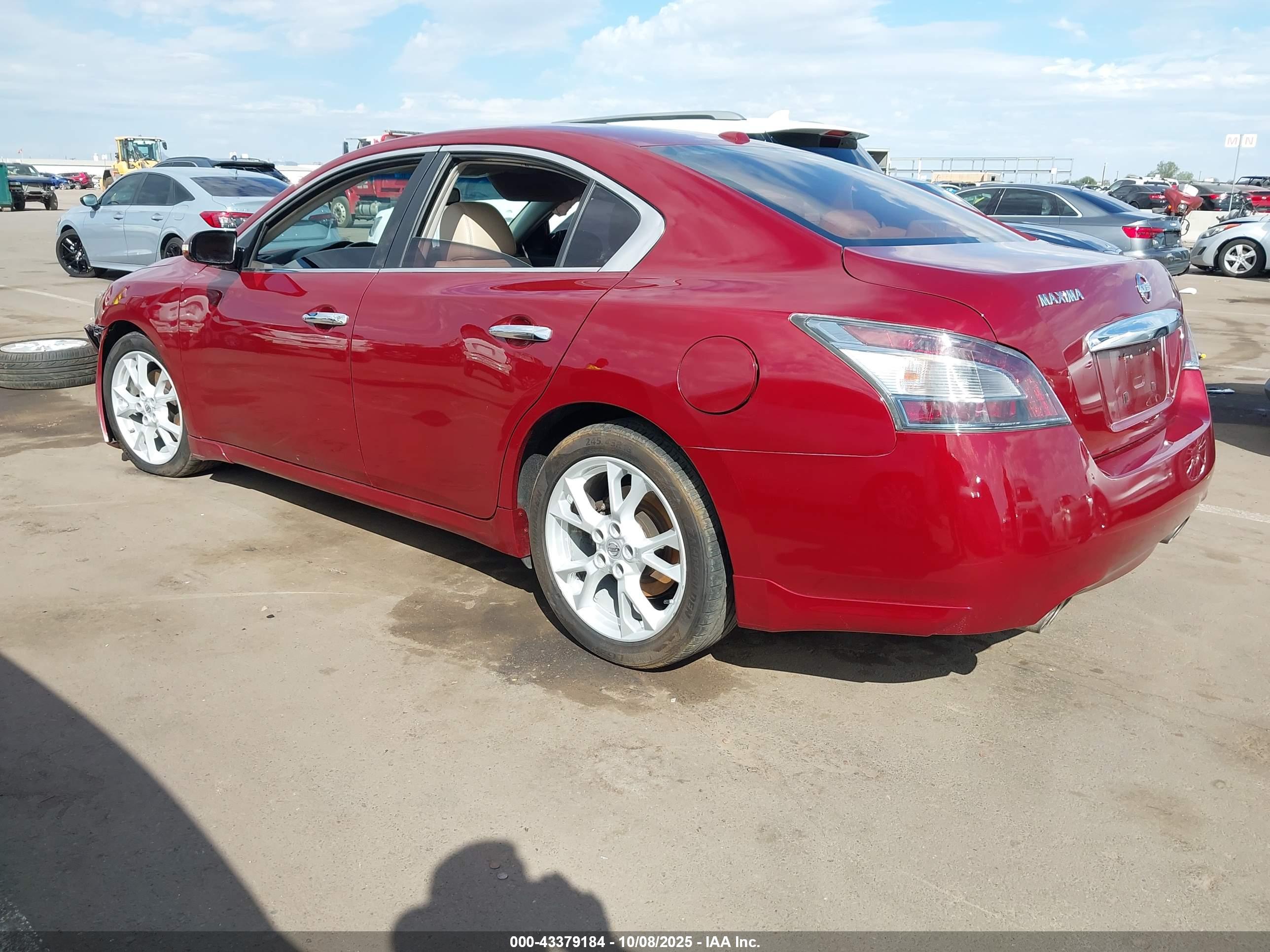 NISSAN MAXIMA image 3
