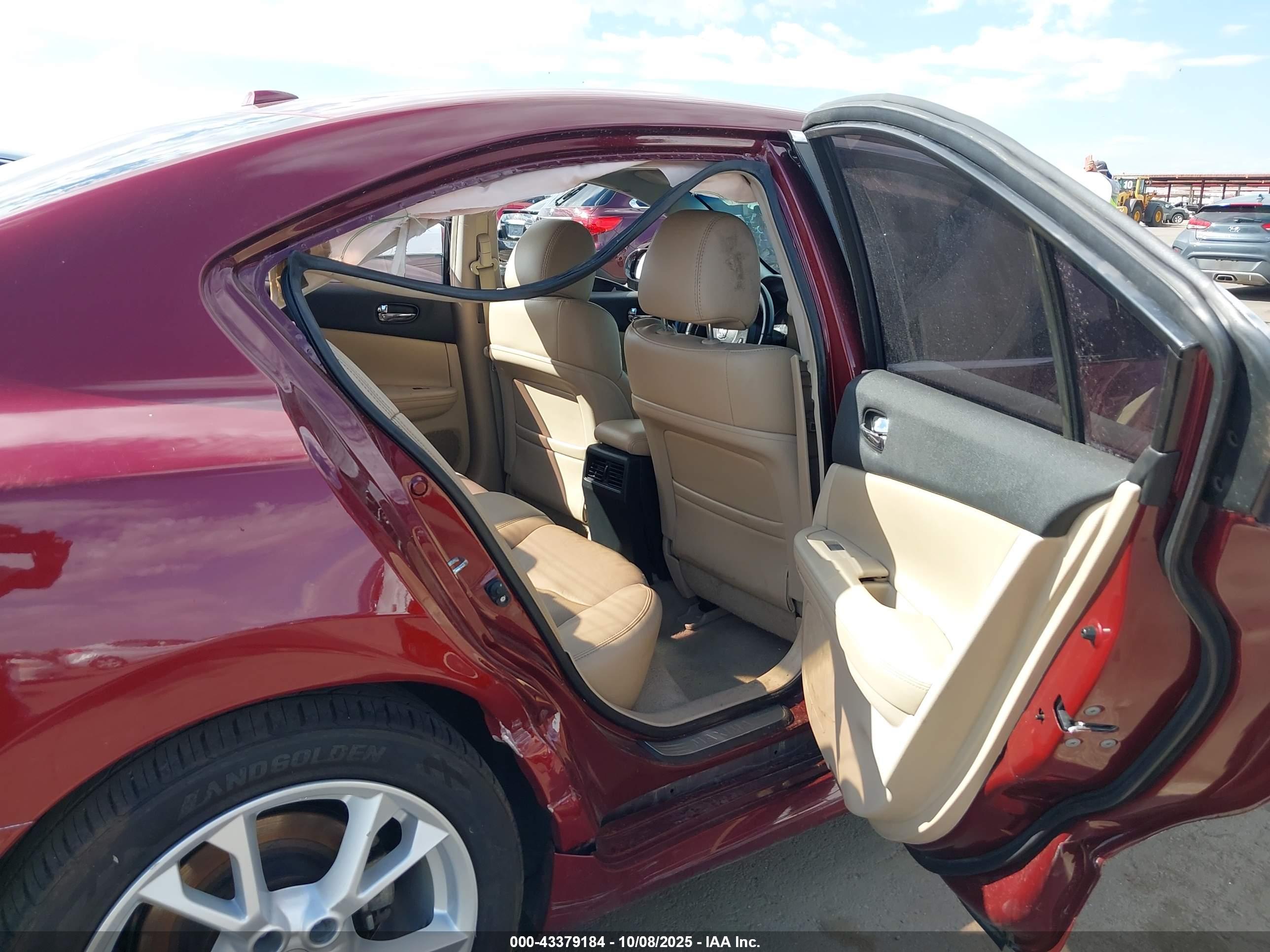 NISSAN MAXIMA image 8