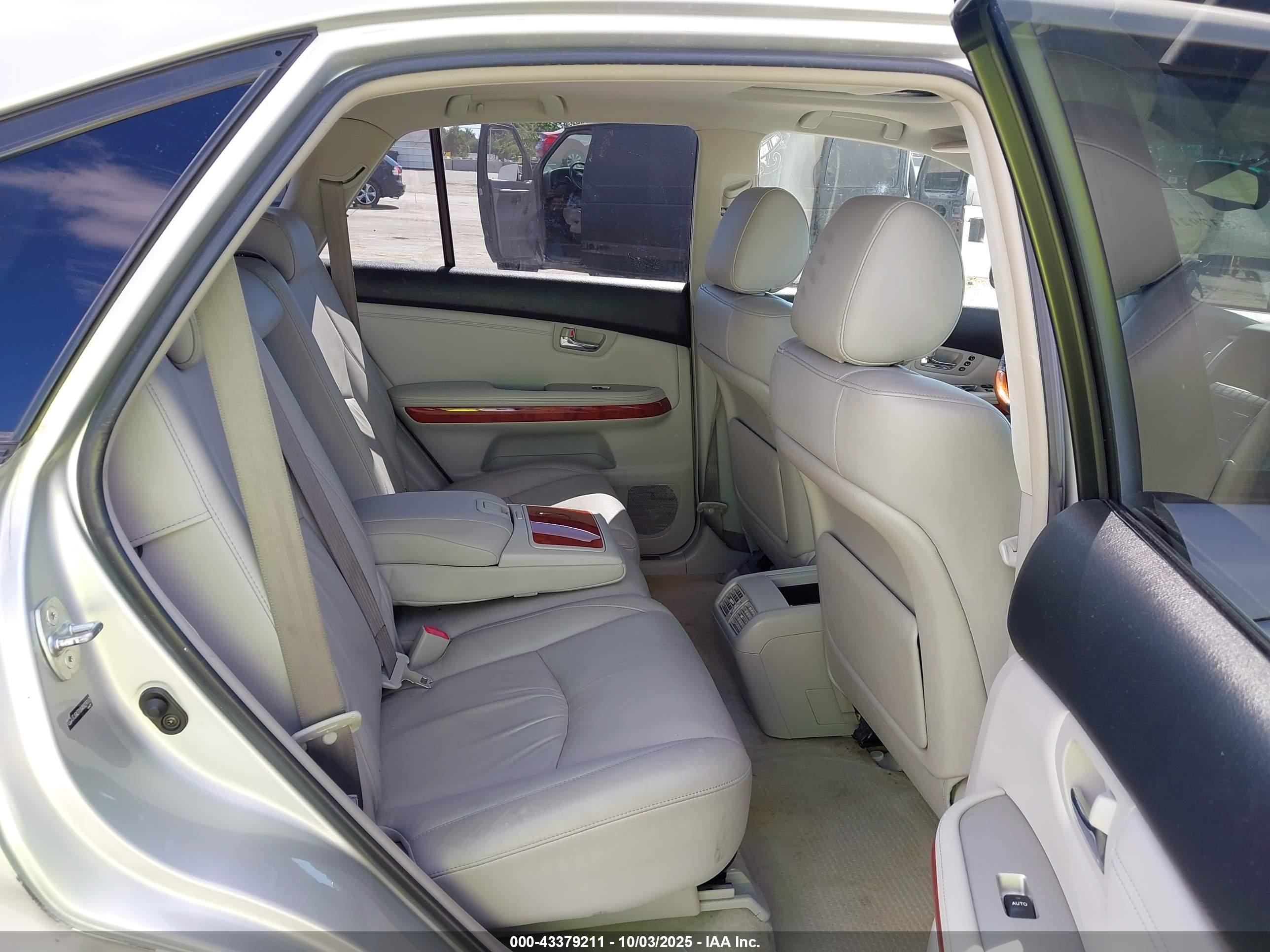 LEXUS RX image 8