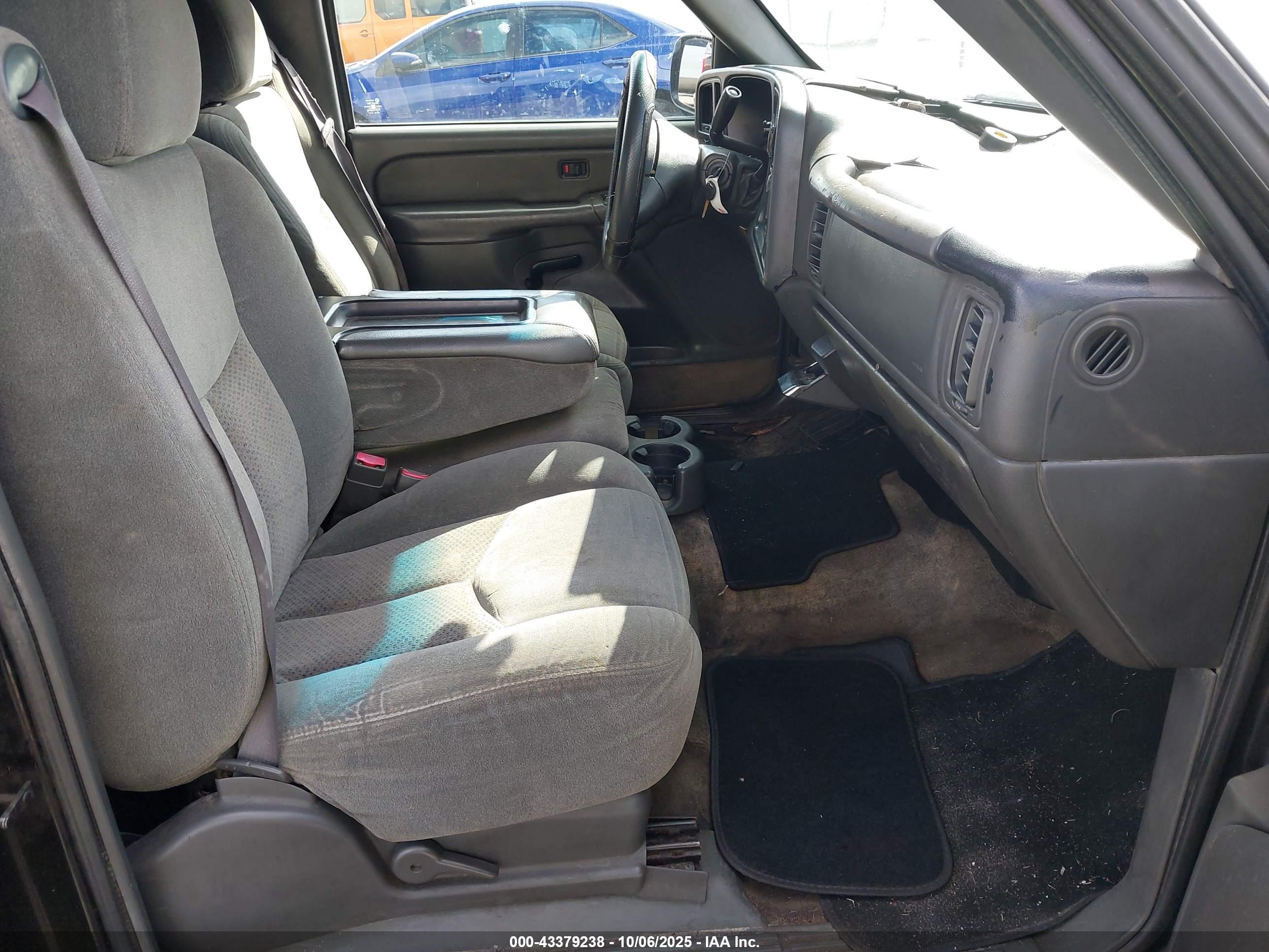 CHEVROLET SILVERADO image 5