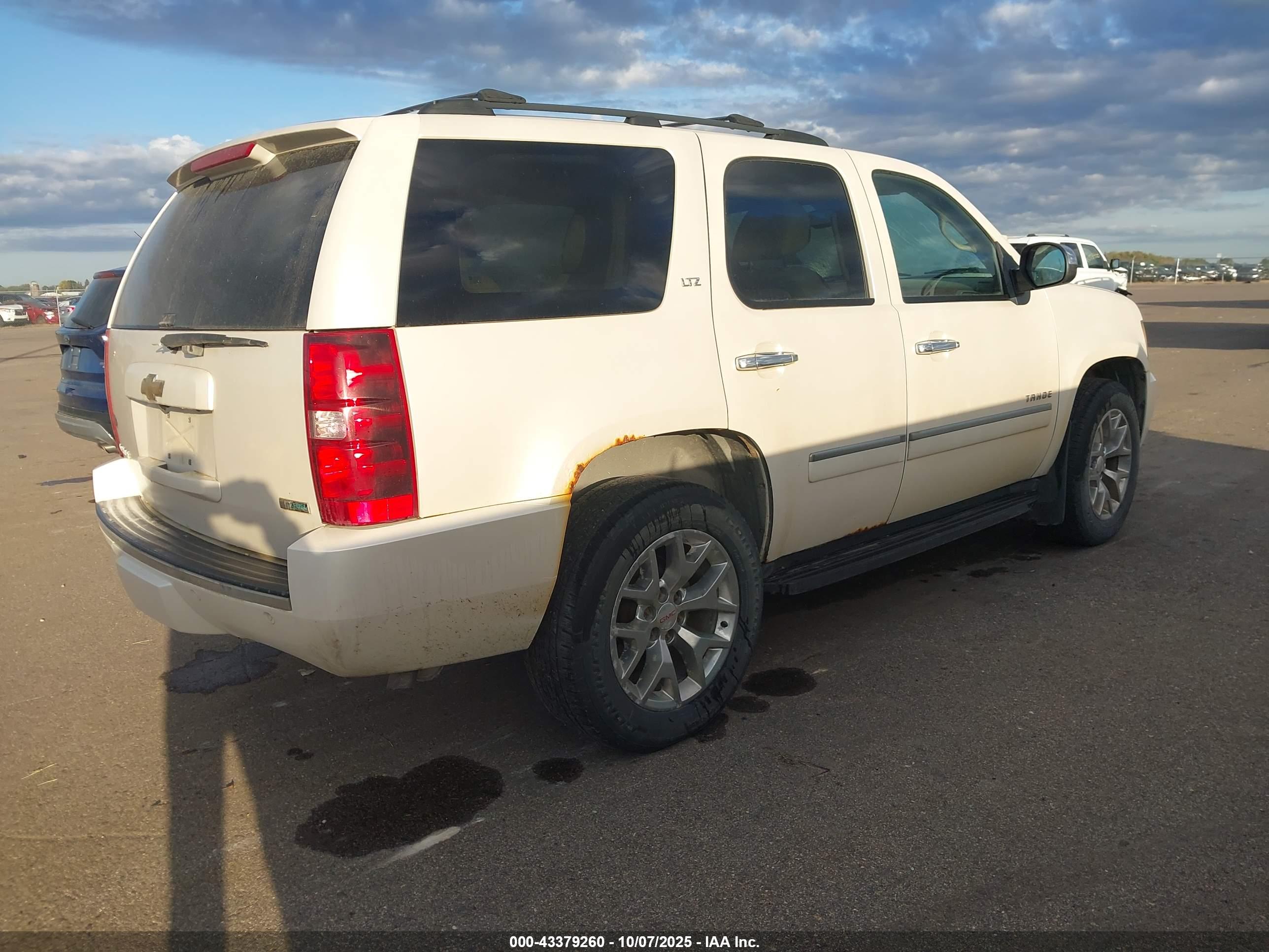 CHEVROLET TAHOE image 4