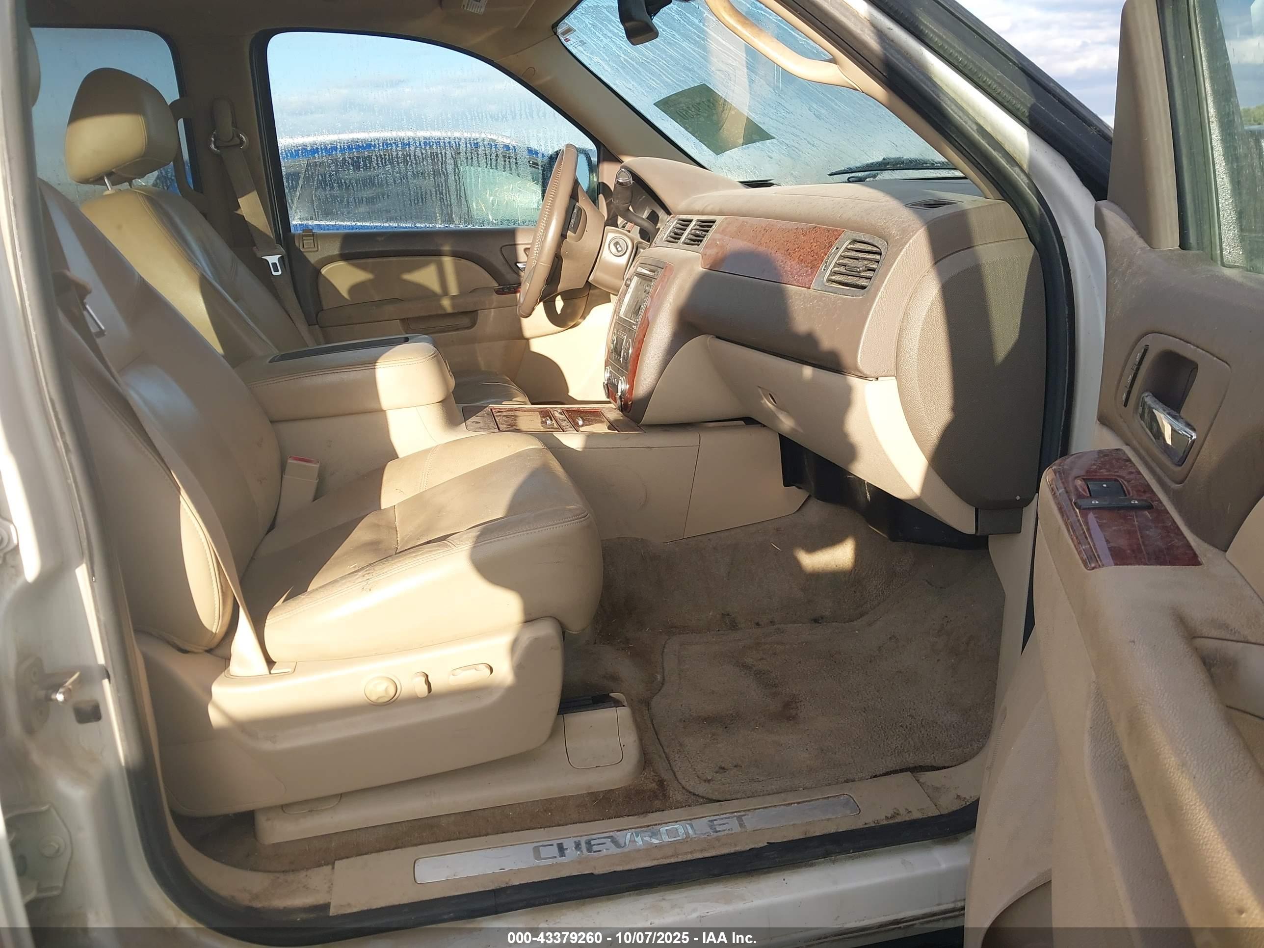 CHEVROLET TAHOE image 5