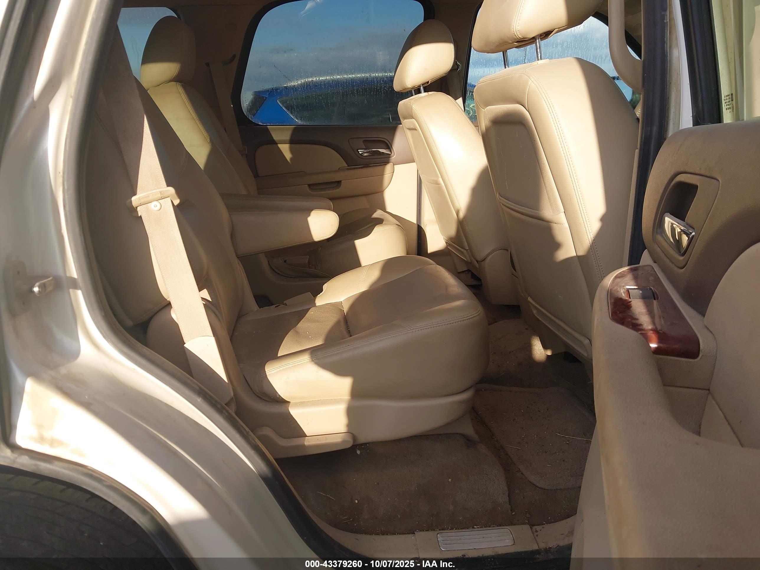 CHEVROLET TAHOE image 8