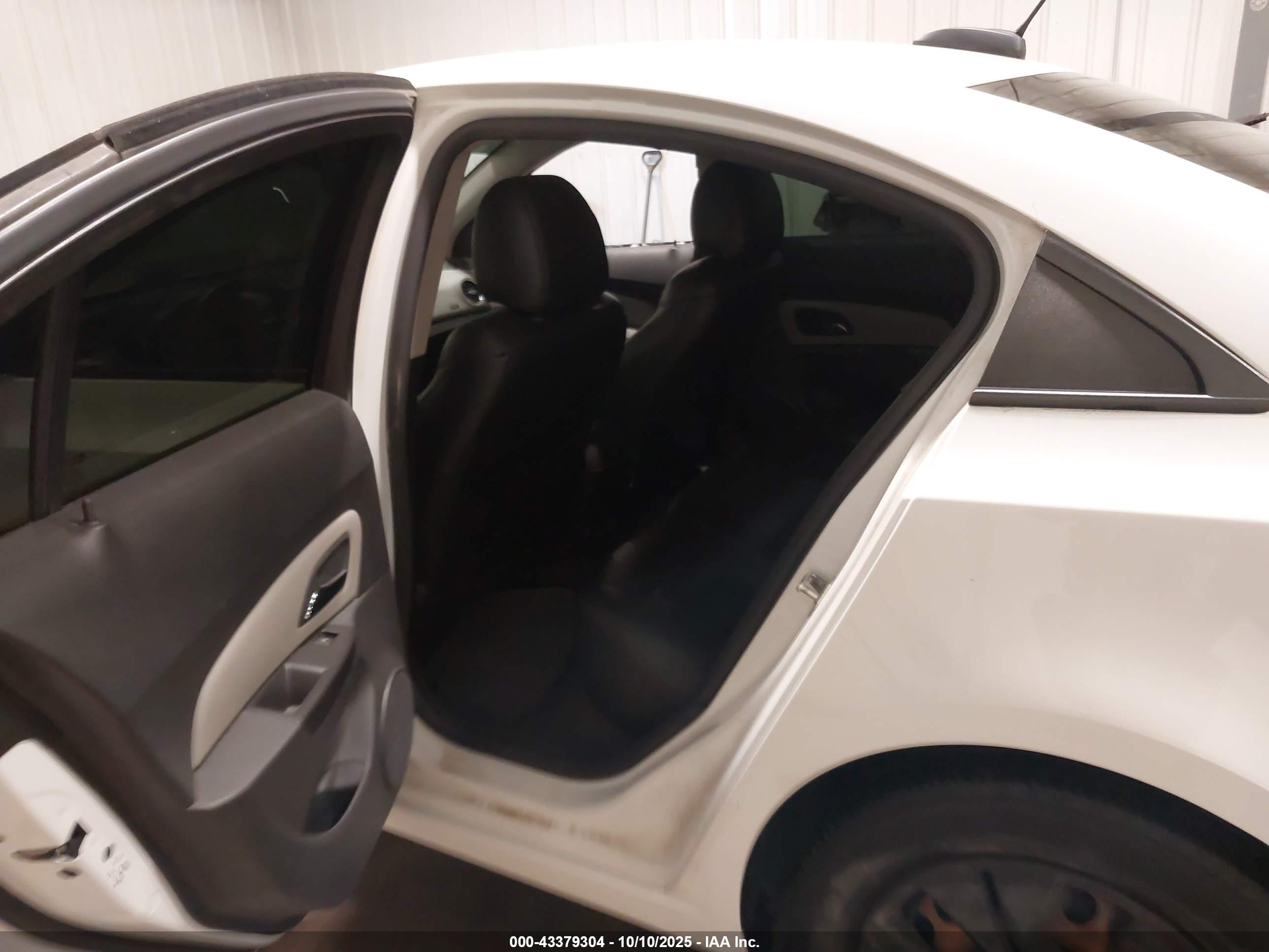 CHEVROLET CRUZE image 8