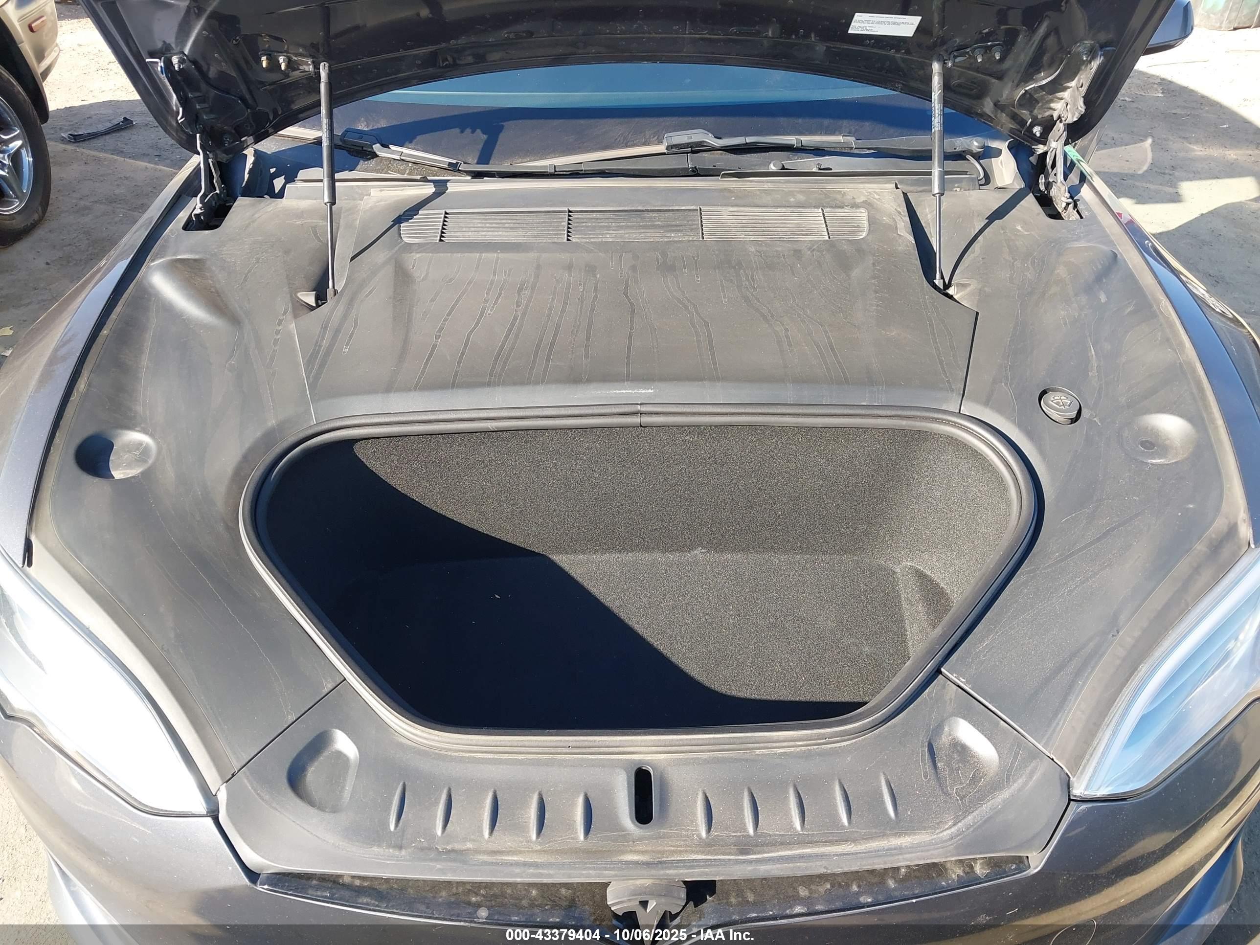 TESLA MODEL image 10