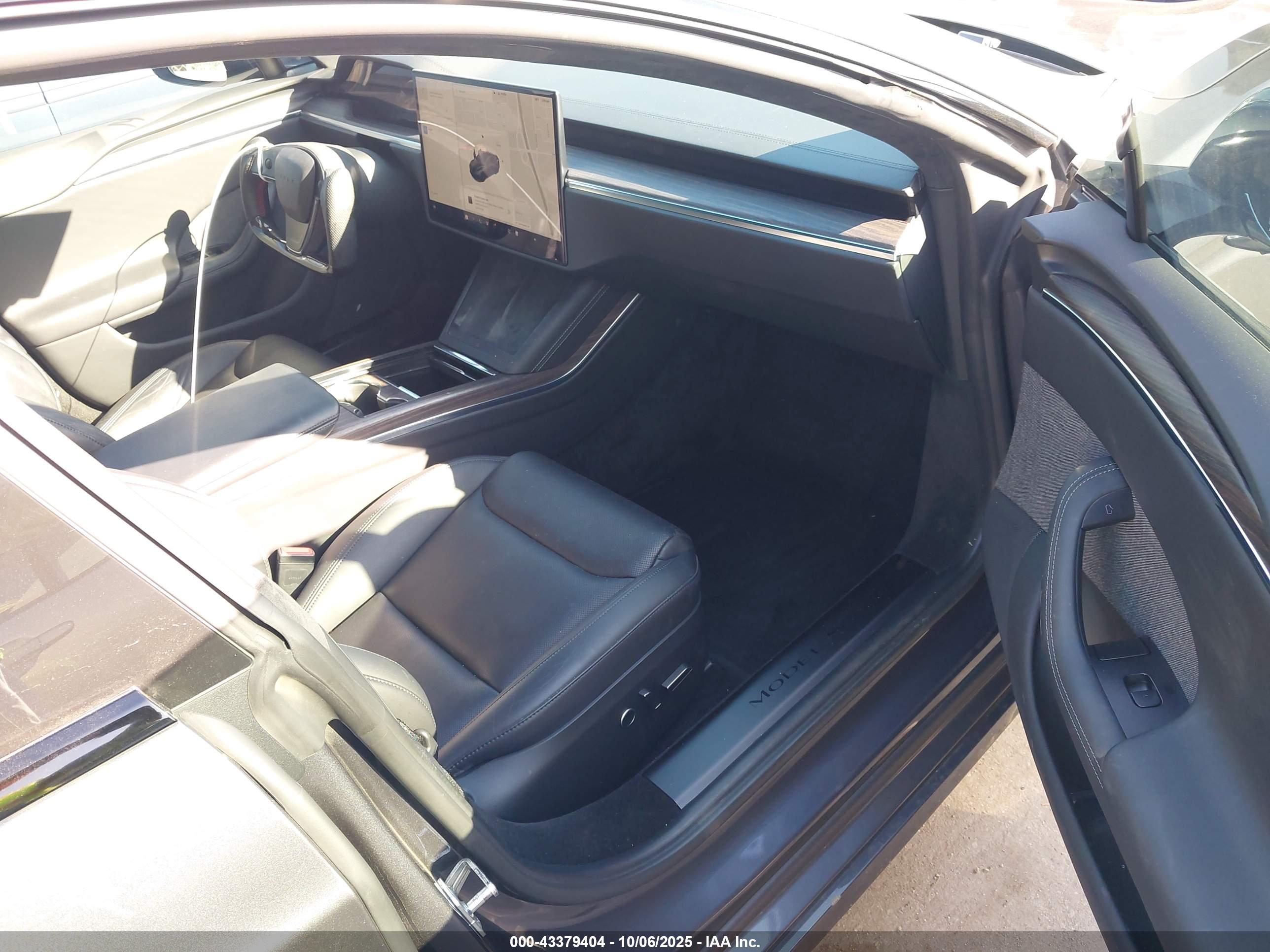TESLA MODEL image 5