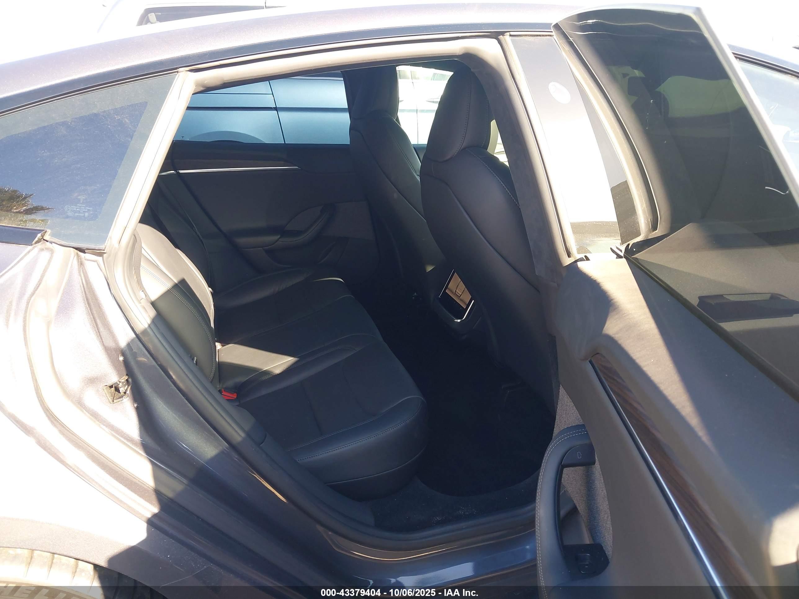 TESLA MODEL image 8