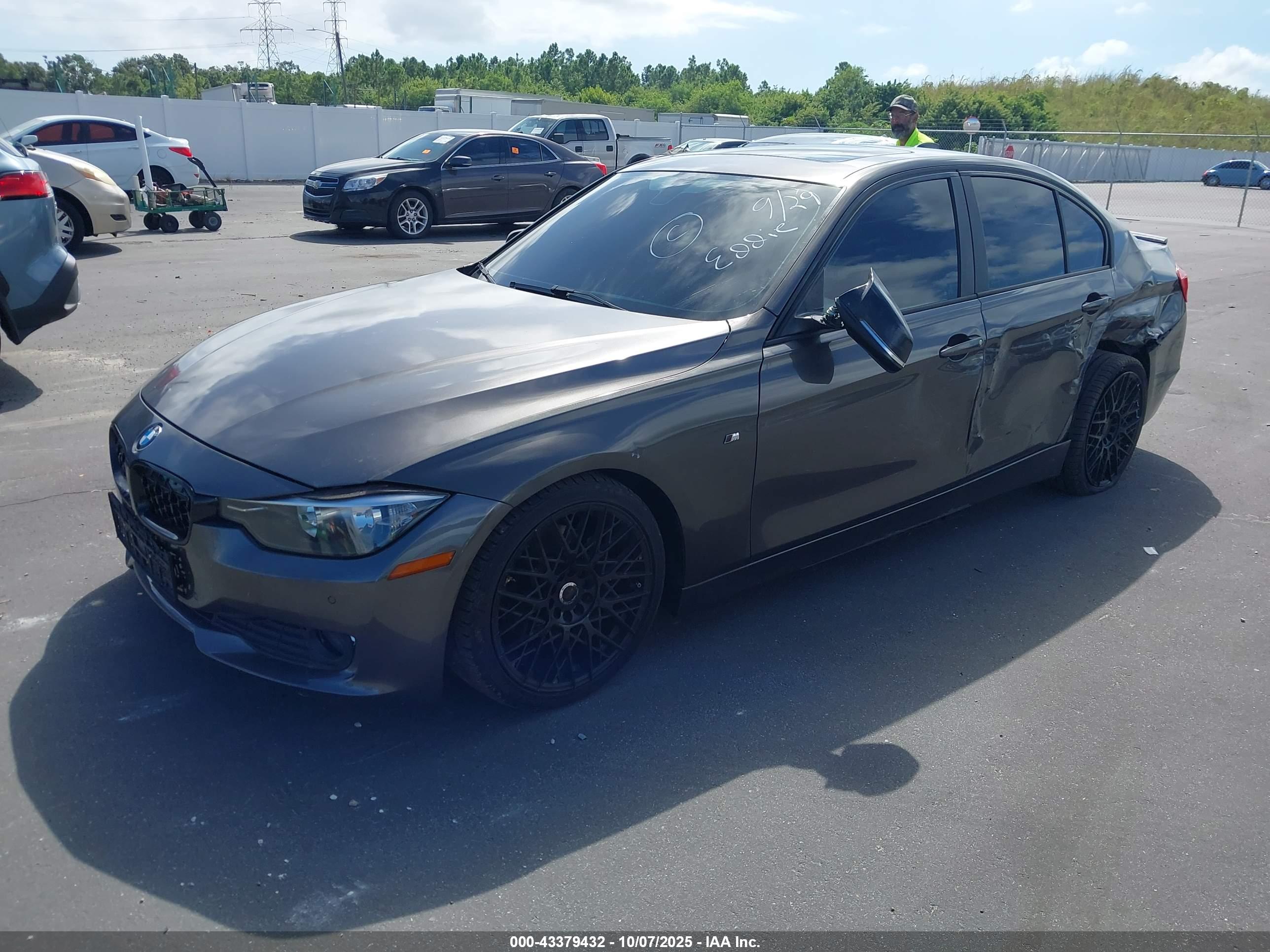 BMW 320I image 2