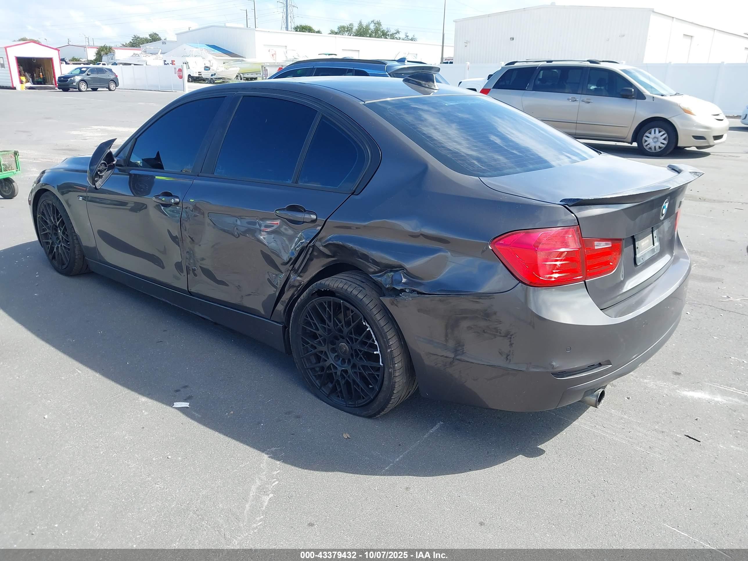 BMW 320I image 3