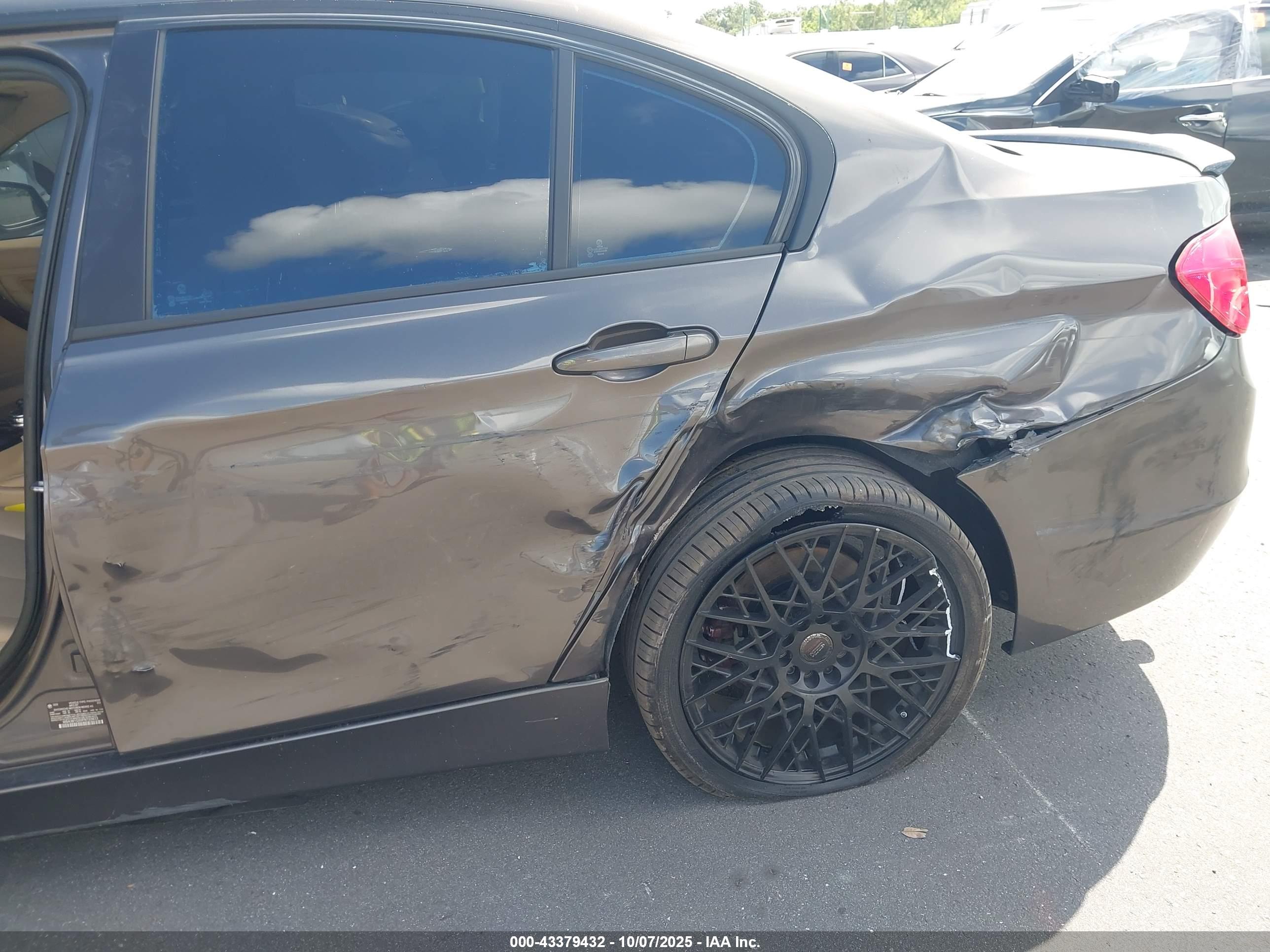 BMW 320I image 6