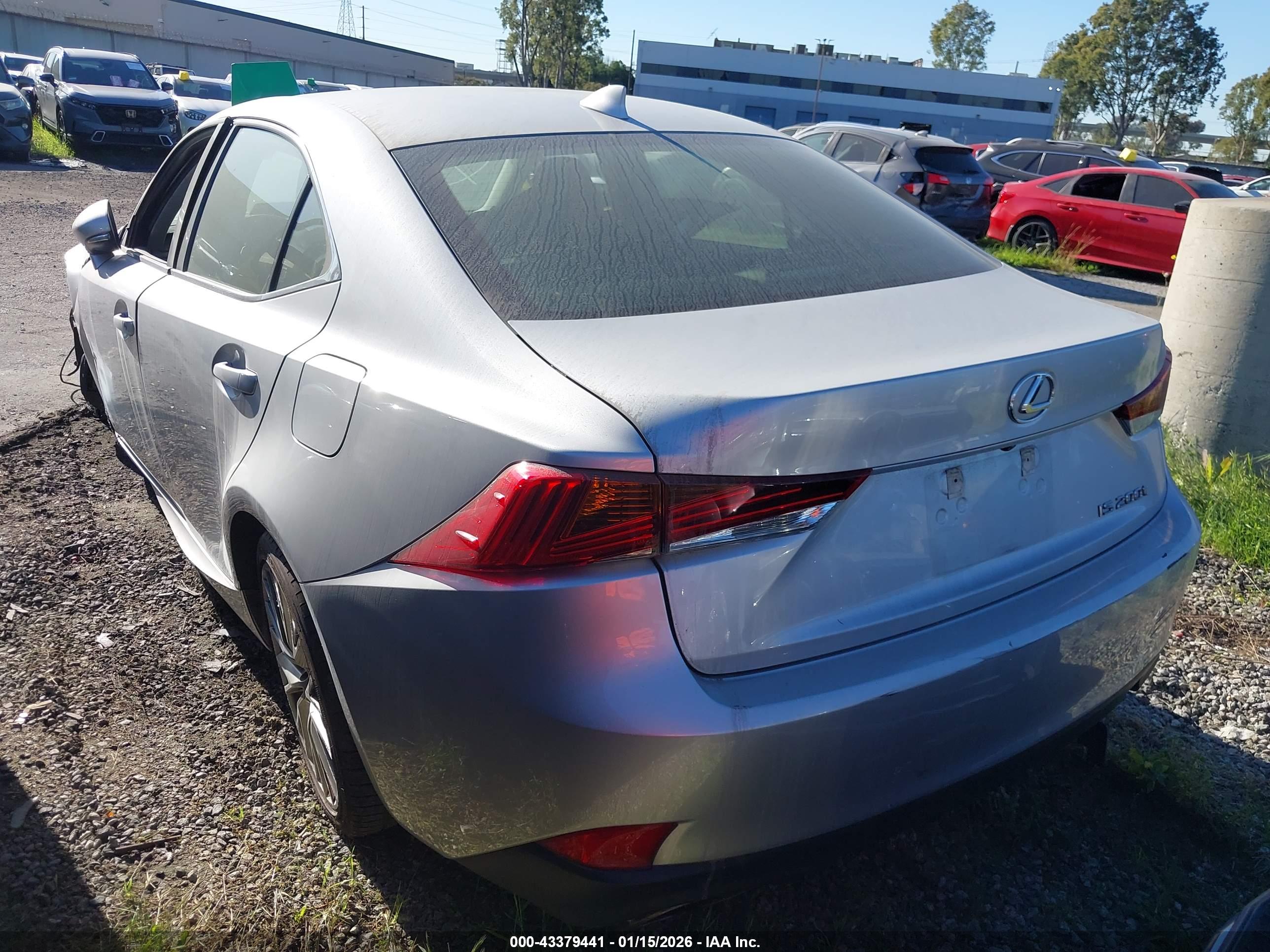 LEXUS IS image 3