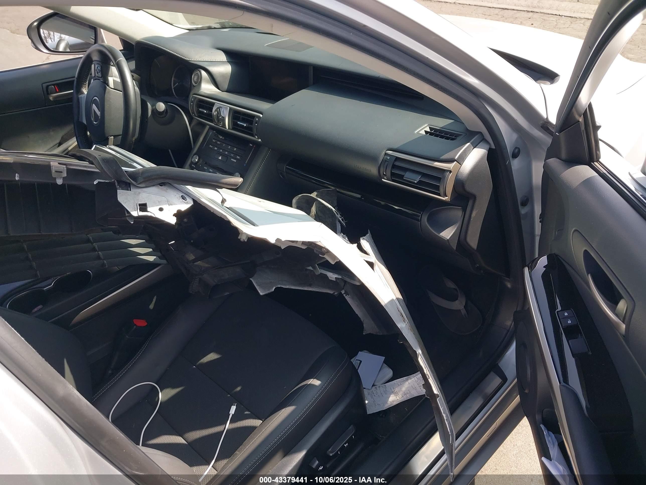 LEXUS IS image 5