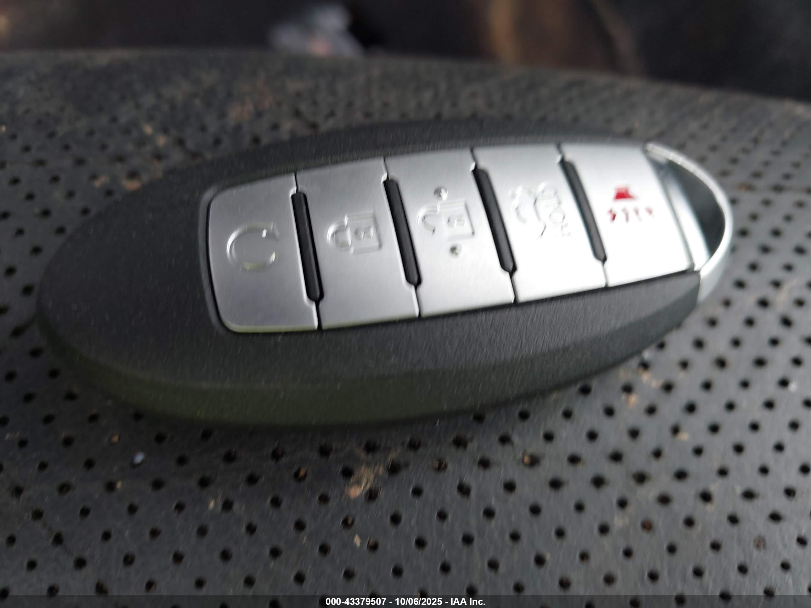 NISSAN ROGUE image 11