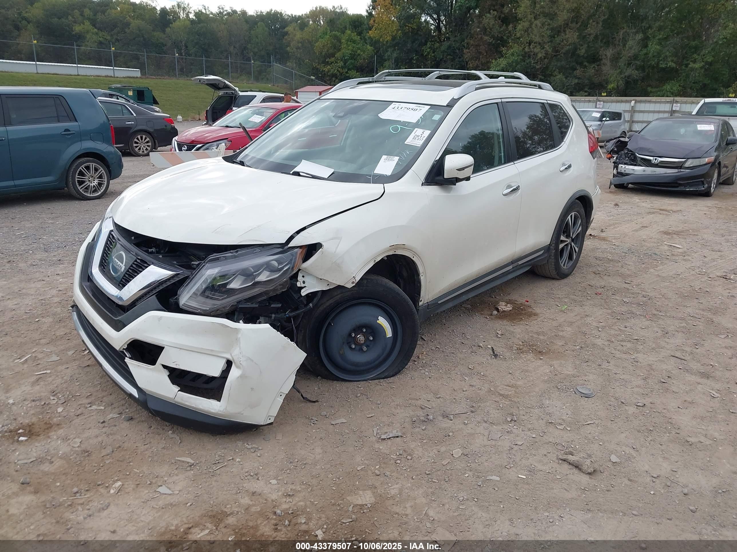 NISSAN ROGUE image 2