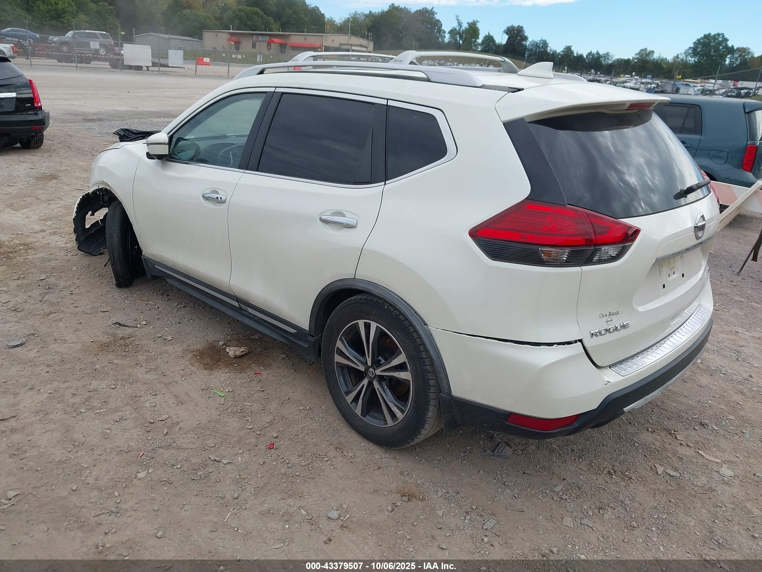 NISSAN ROGUE image 3