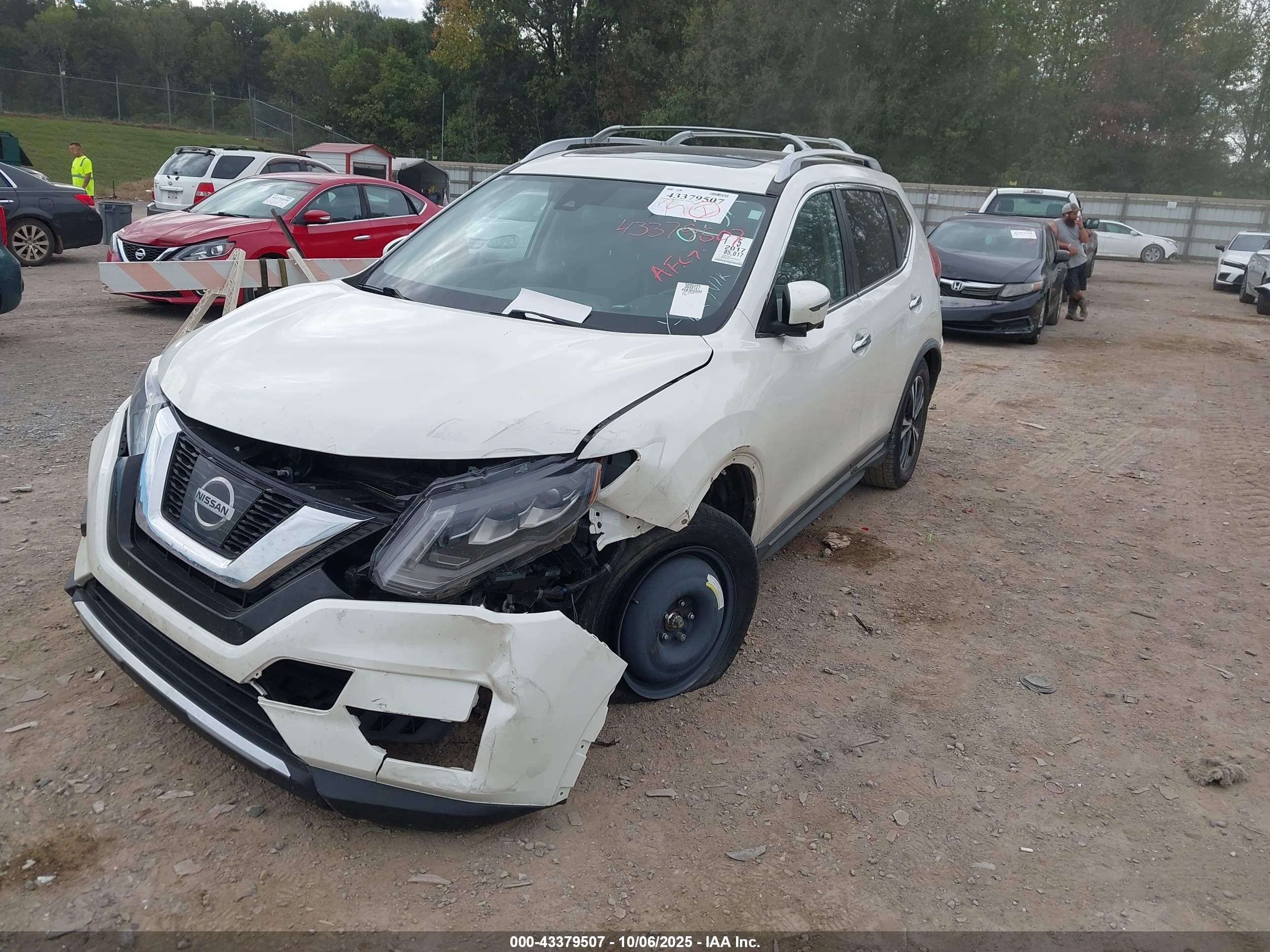 NISSAN ROGUE image 6