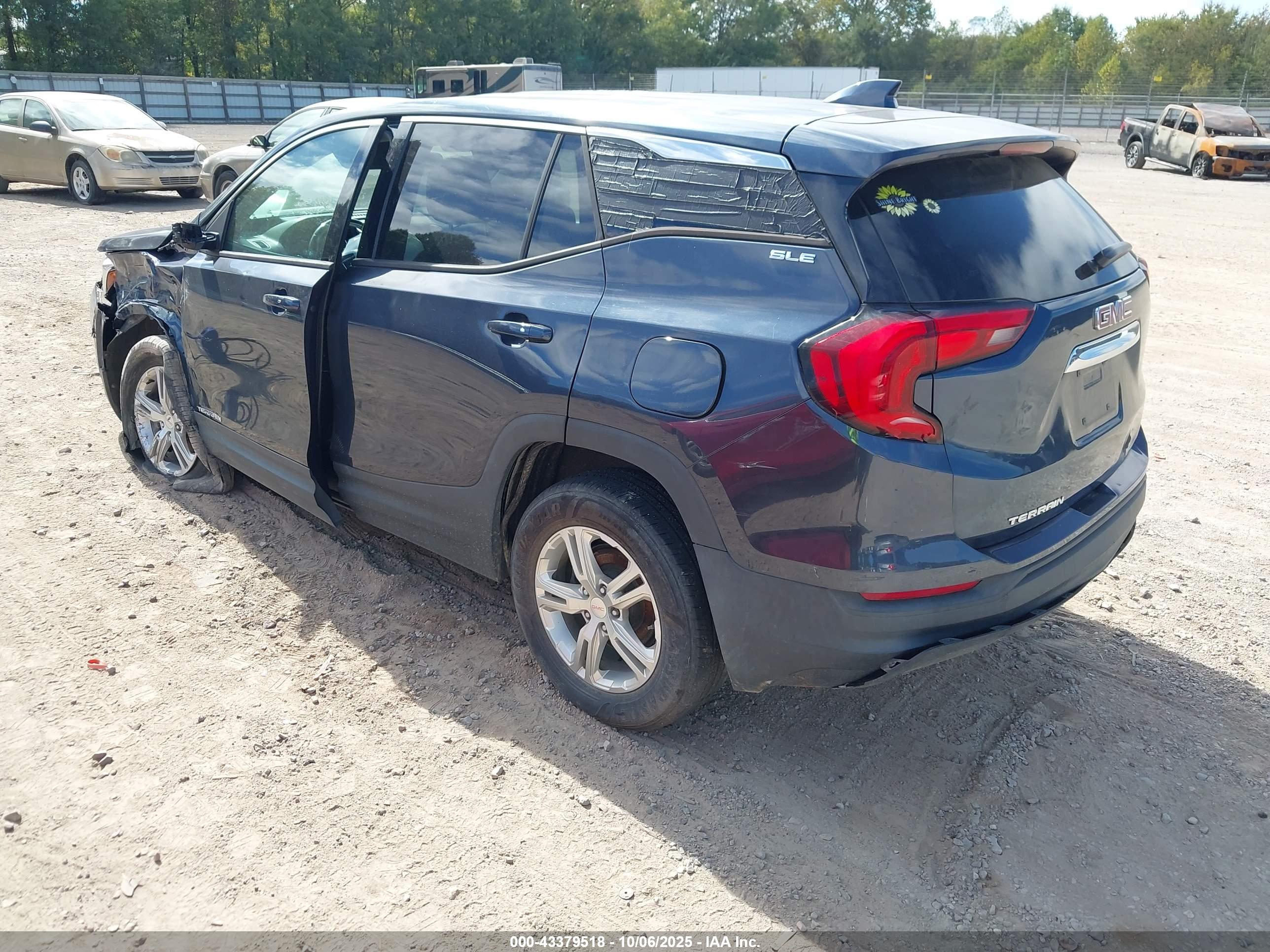 GMC TERRAIN image 3