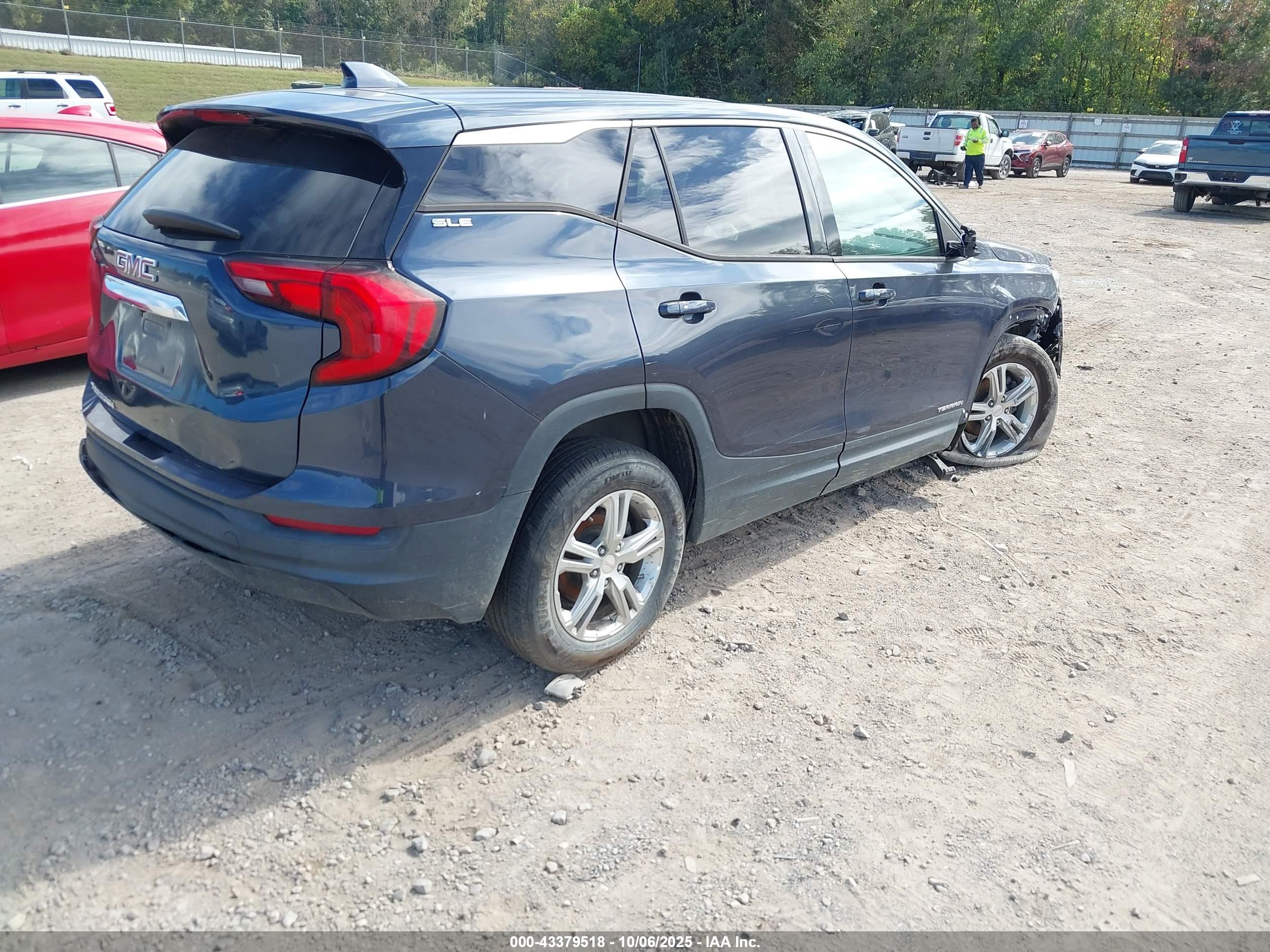 GMC TERRAIN image 4