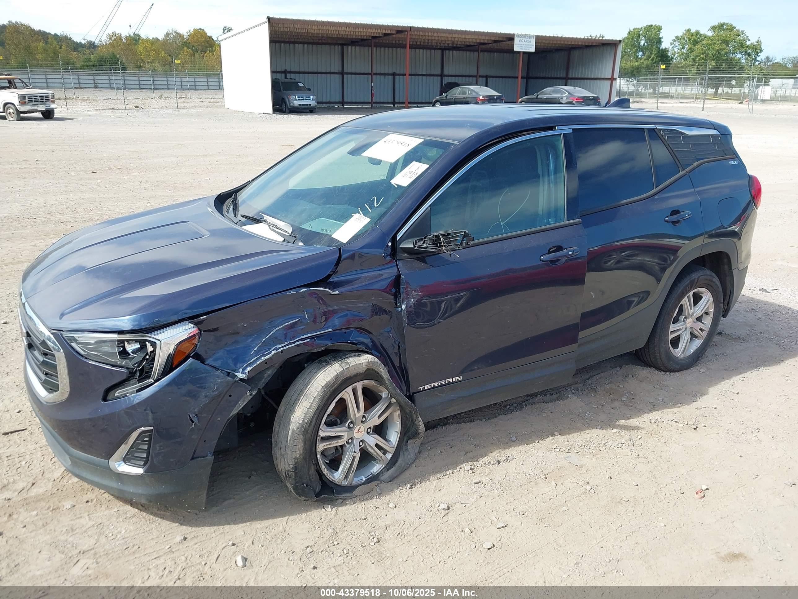 GMC TERRAIN image 6