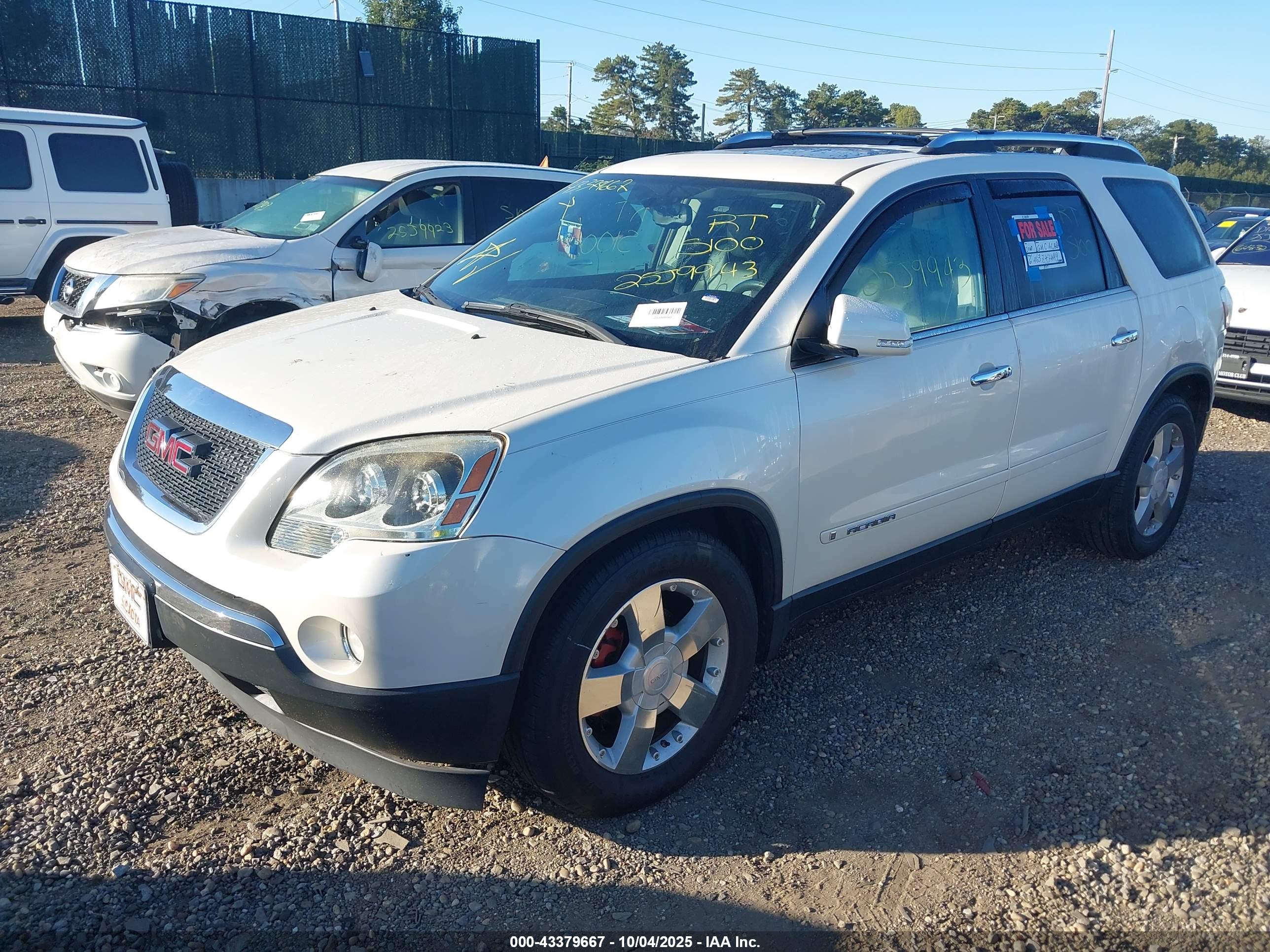 GMC ACADIA image 2