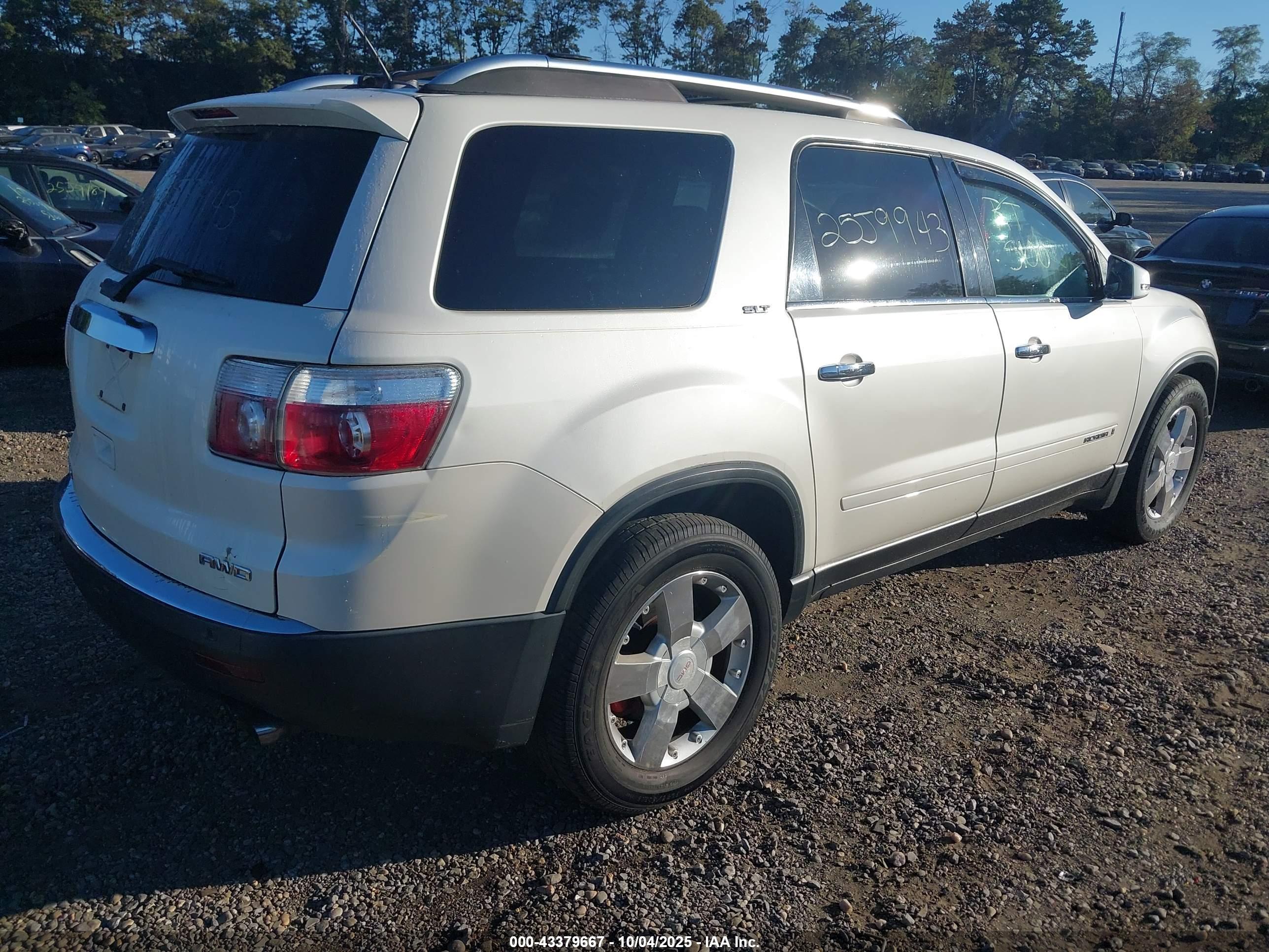 GMC ACADIA image 4