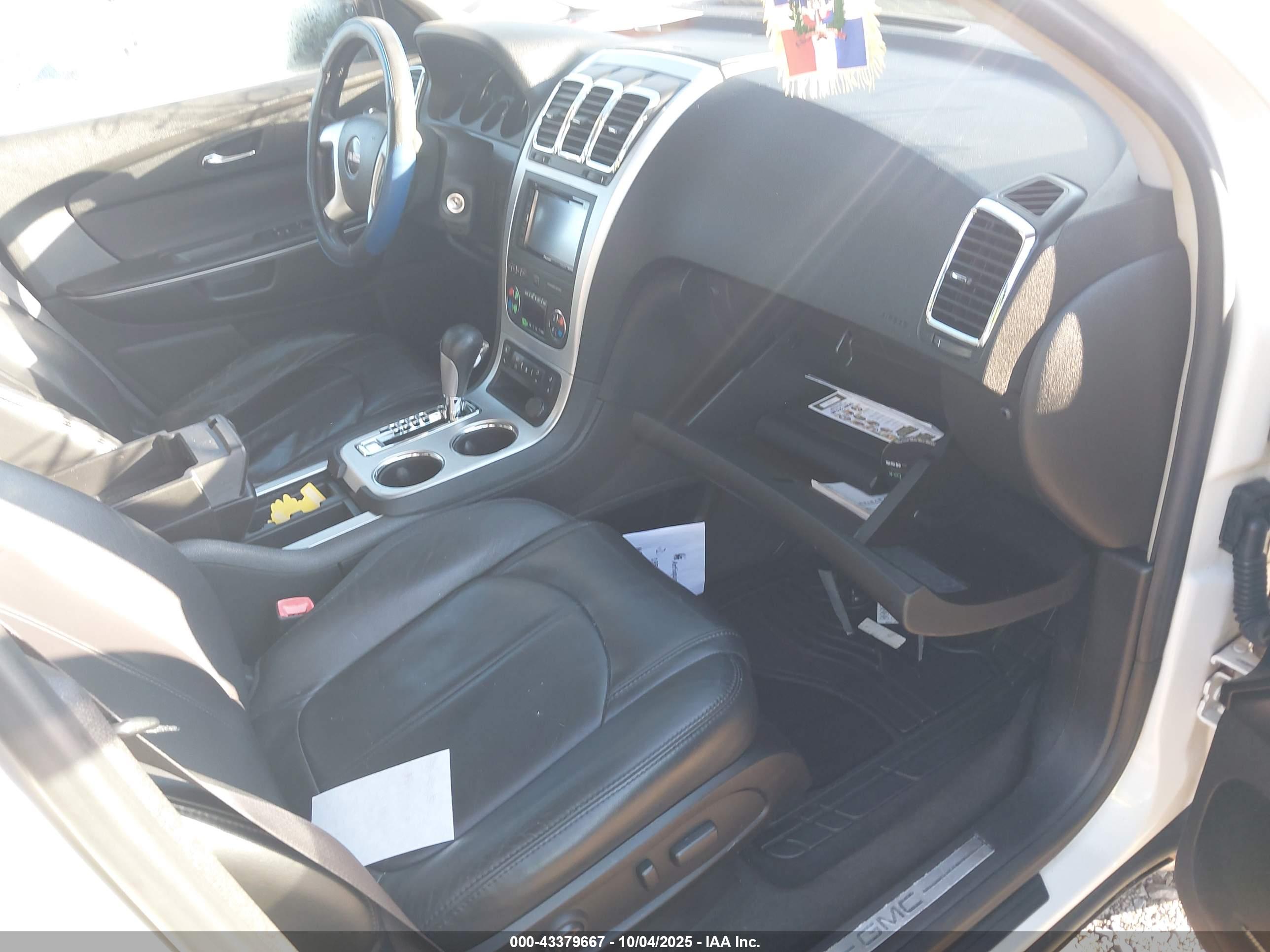 GMC ACADIA image 5
