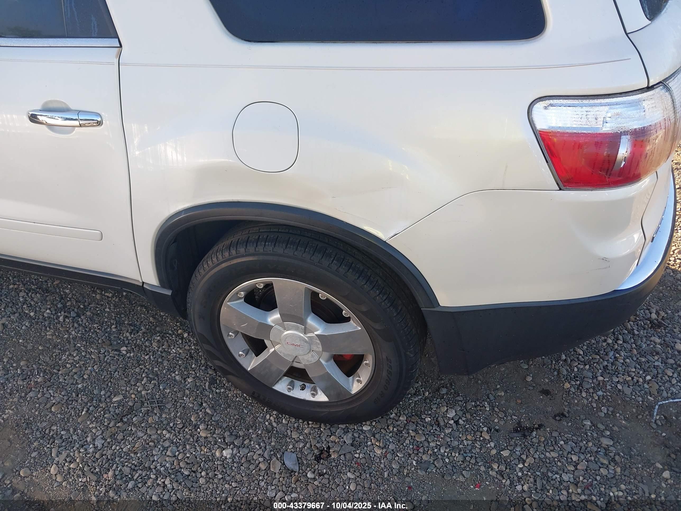 GMC ACADIA image 6